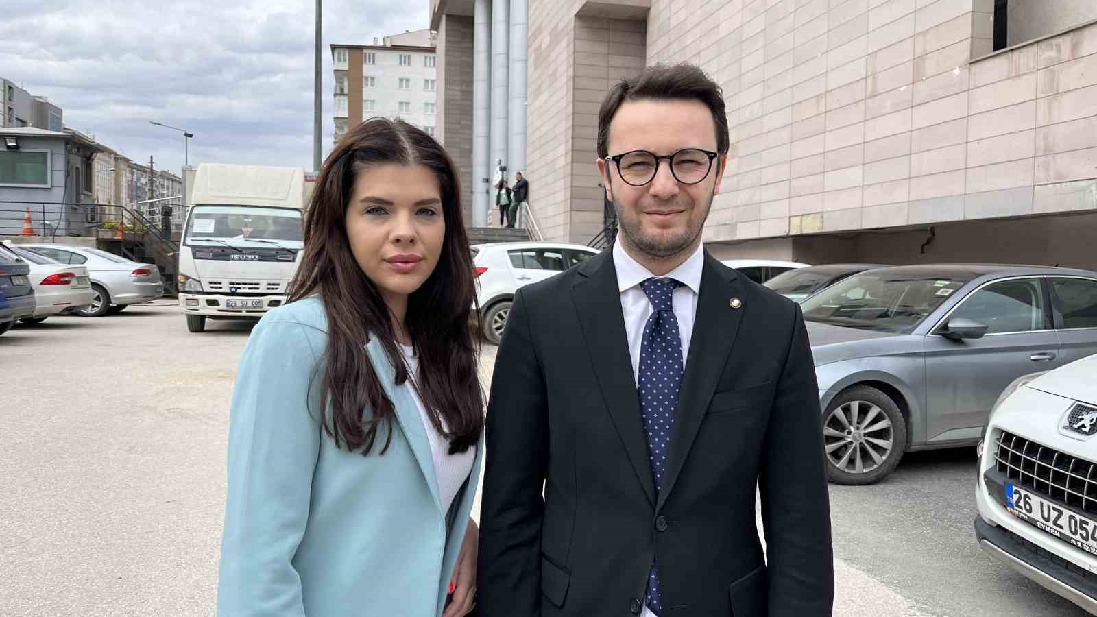 DAMLA ERSUBAŞI VE AVUKAT ALİ ÖNAL