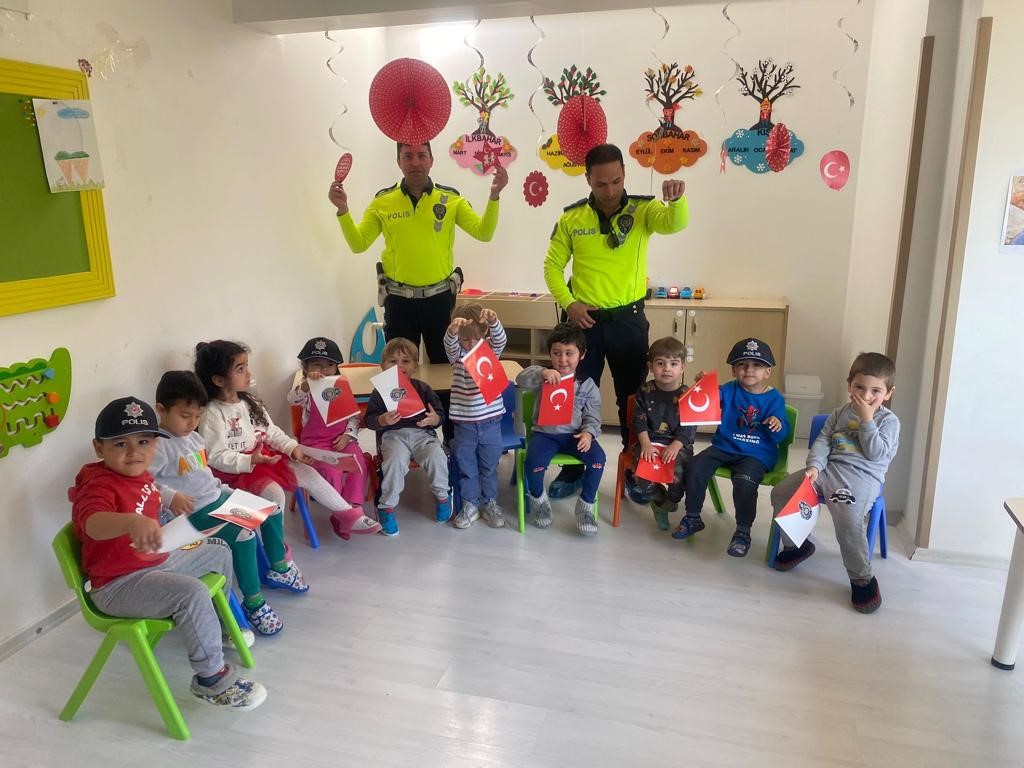 DATÇA’DA POLİS HAFTASI ÇOCUKLARLA BERABER KUTLANDI