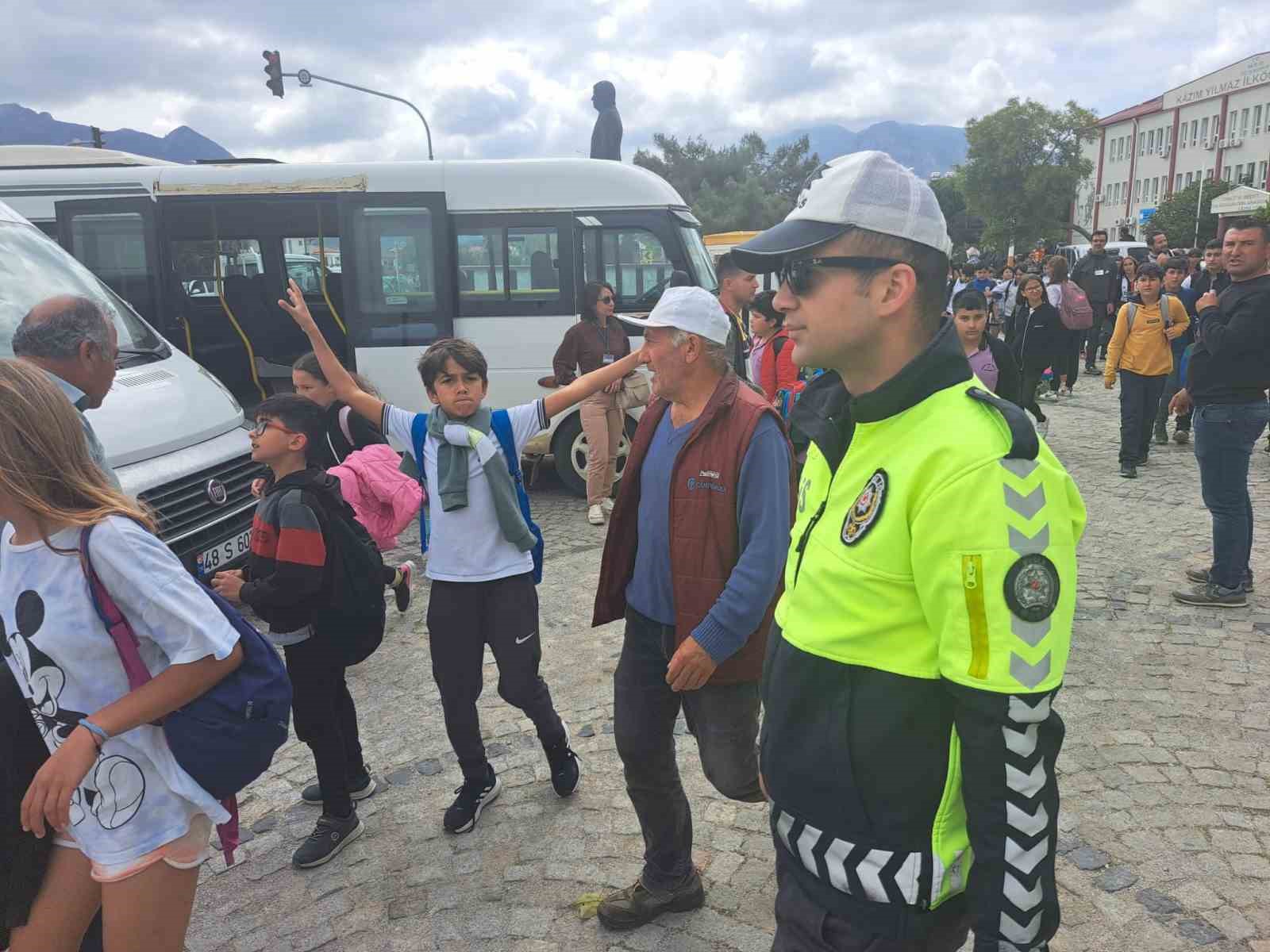 DATÇA’DA SERVİS ARAÇLARI DENETLENDİ