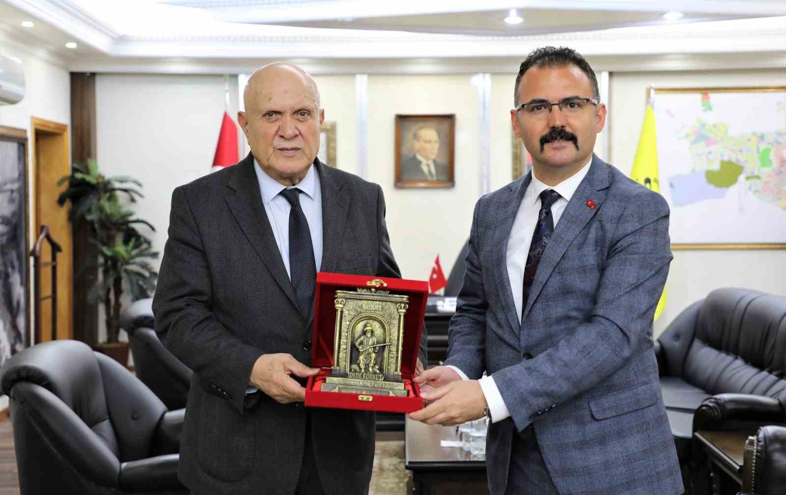 KAYMAKAM ATEŞ'E YENİ GÖREVİNDE BAŞARILAR DİLEYEN BAŞKAN PEKMEZCİ BAYBURT'TA YAPMIŞ