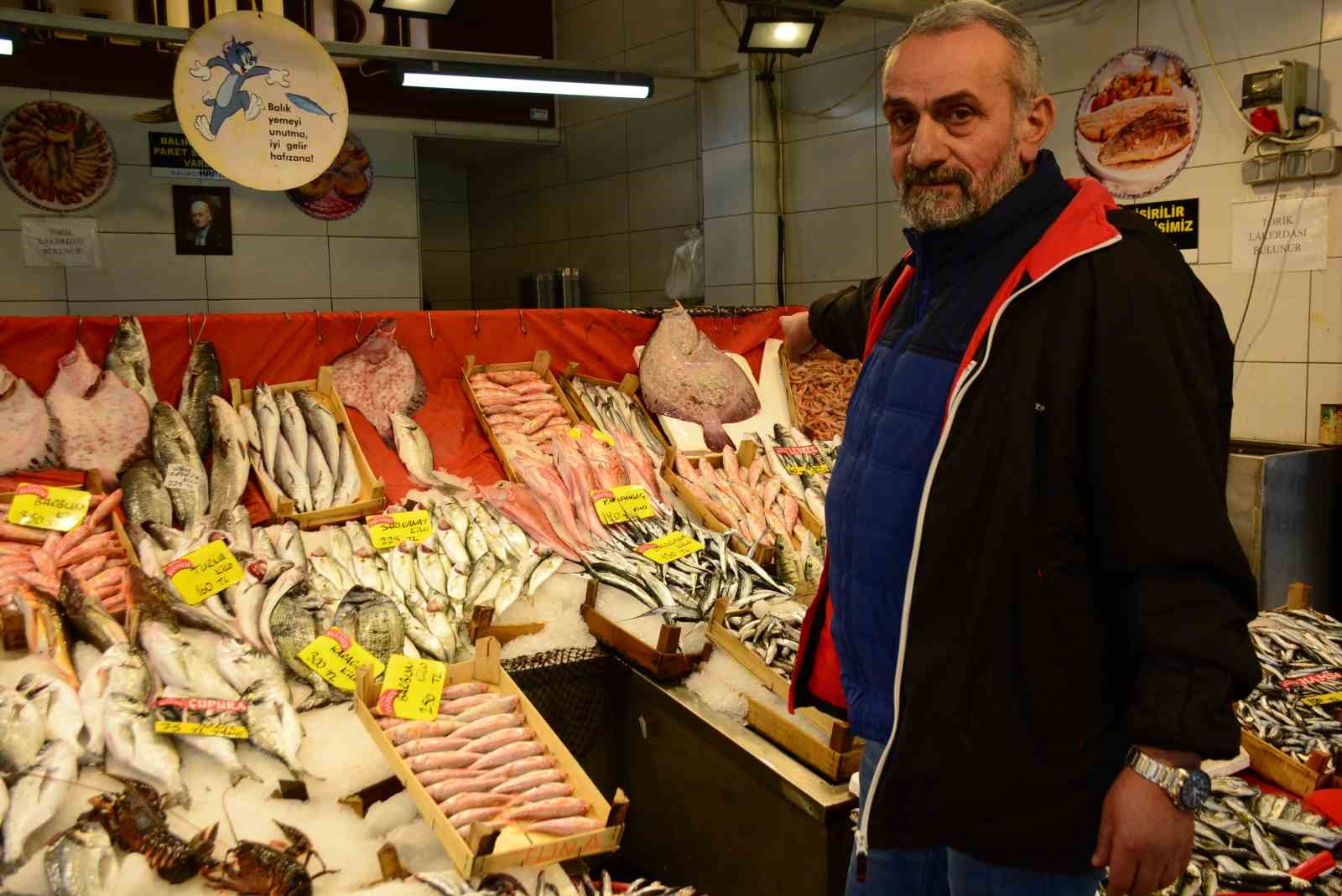 AV SEZONUNUN BİTECEK OLMASINI KENDİLERİNİ ETKİLEMEYECEĞİNE VE BALIK SATIŞLARININ SÜRECEĞİNİ