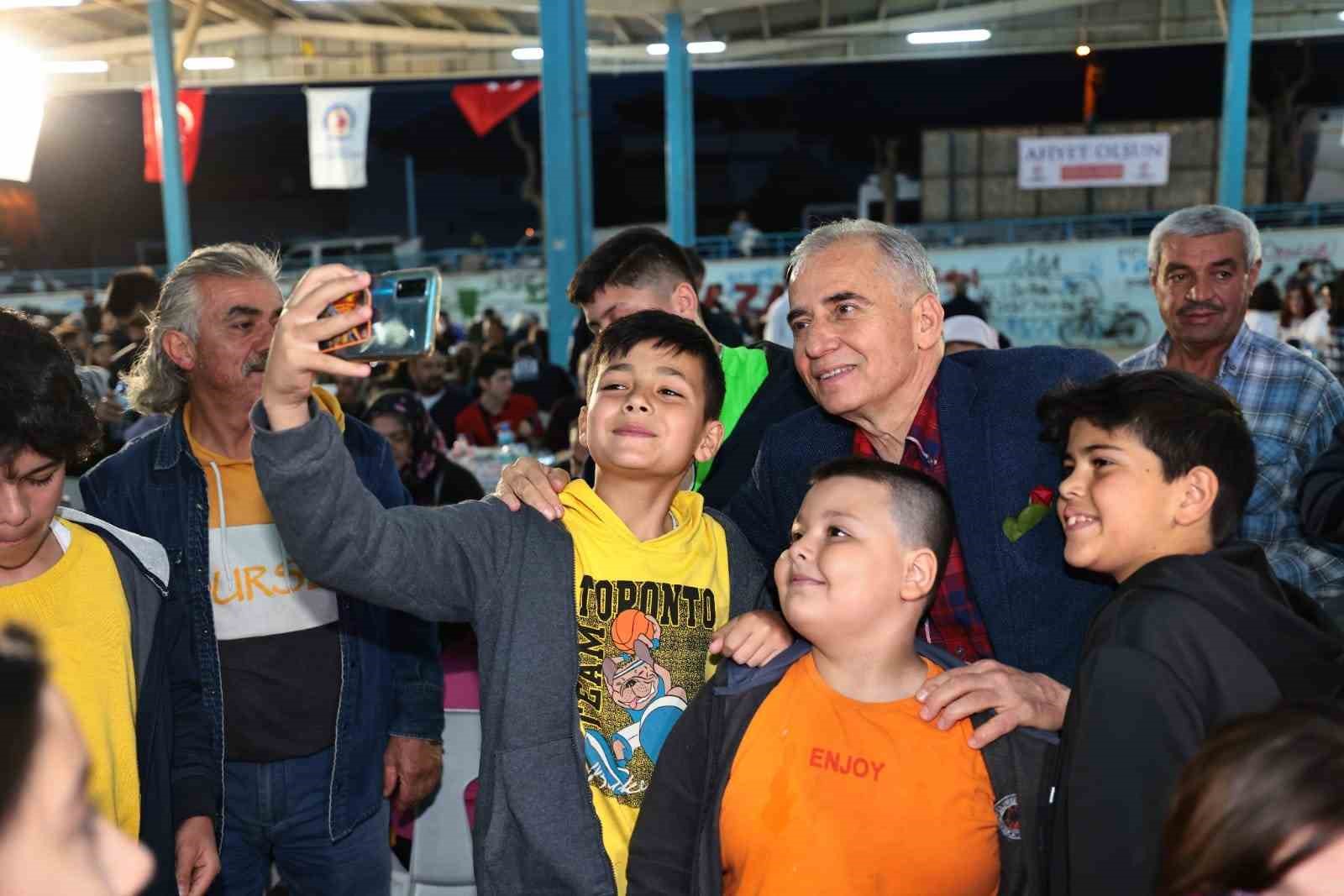 DENİZLİ BÜYÜKŞEHİR BELEDİYESİNİN GELENEKSELLEŞTİRDİĞİ MAHALLE İFTARLARI BU KEZ FATİH VE