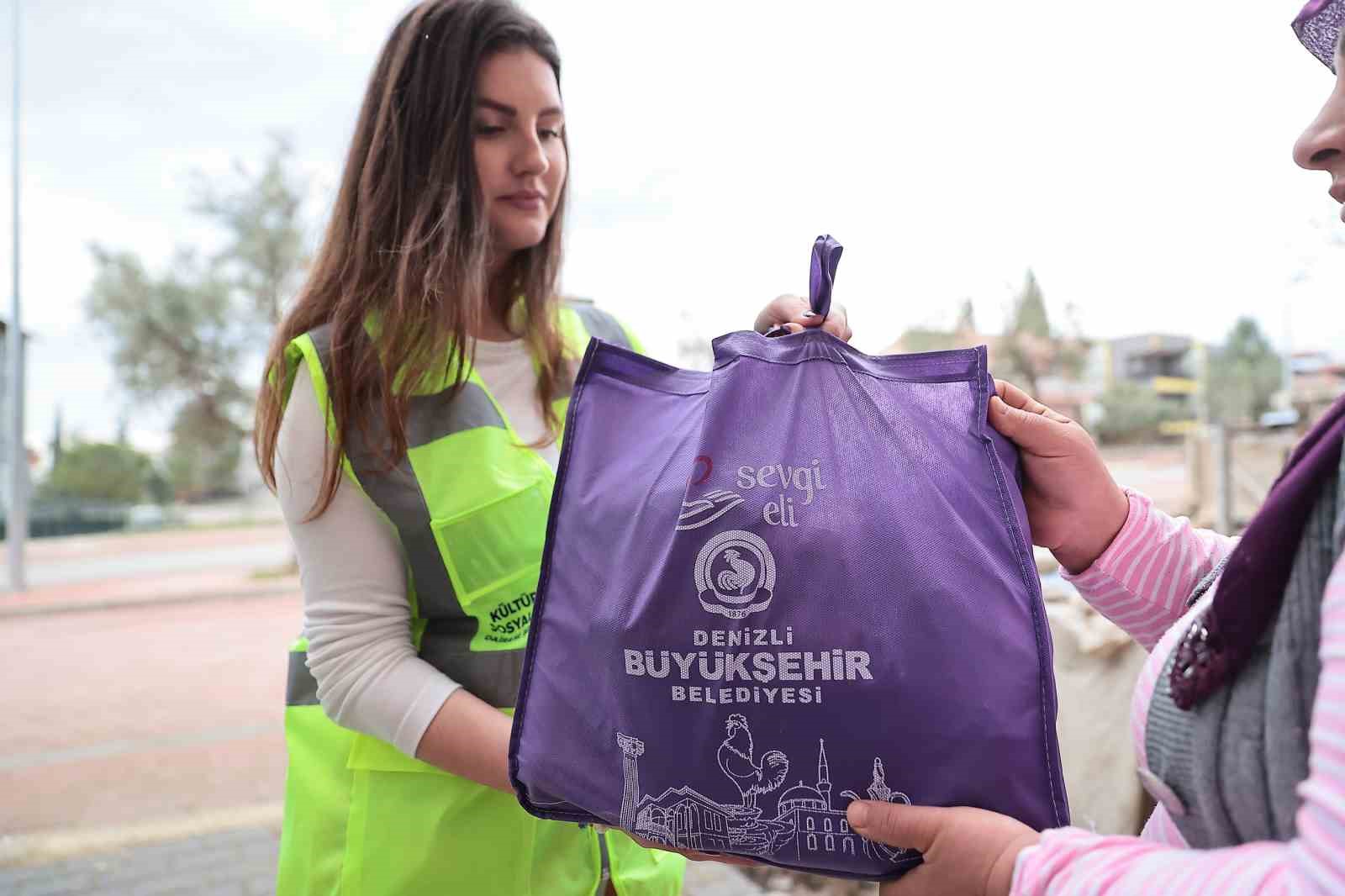 GELENEKSEL HALE GETİRDİĞİ İFTAR ÇADIRININ YANI SIRA RAMAZAN AYI BOYUNCA