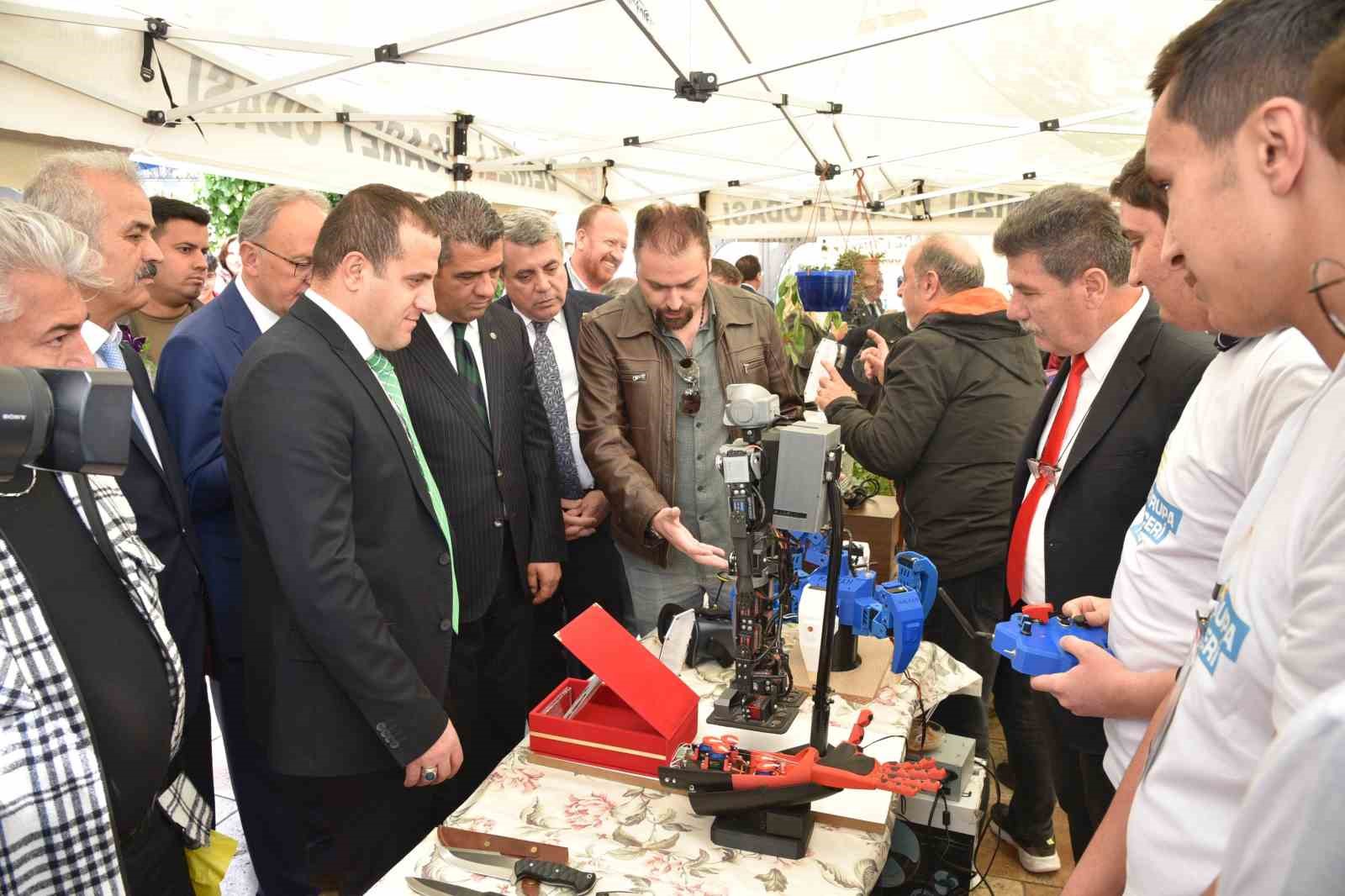 DENİZLİ’DE  MESLEKİ VE TEKNİK EĞİTİMDE KATMA DEĞER KATMAK, TÜM
