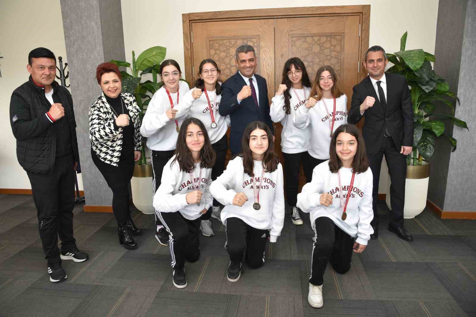 DENİZLİ’Yİ YILDIZ KIZLAR BASKETBOL BÖLGE ŞAMPİYONASINDA İTEMSİL EDEN TÜRKİYE ODALAR