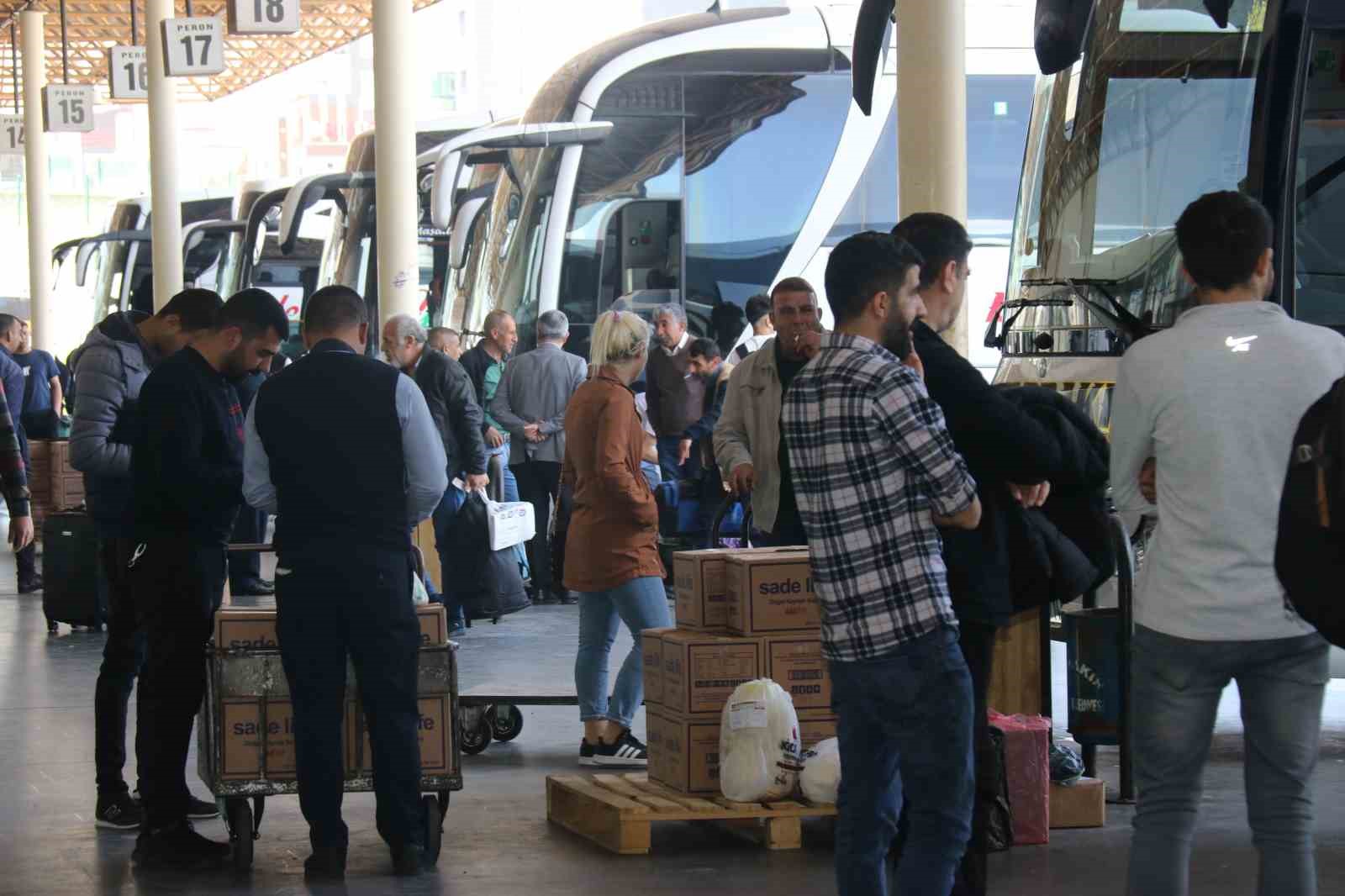 DİYARBAKIR’DA BAYRAM ÖNCESİ ŞEHİRLERARASI OTOGARDA ÖNCEKİ YILLARA GÖRE DURGUNLUK YAŞANDIĞI