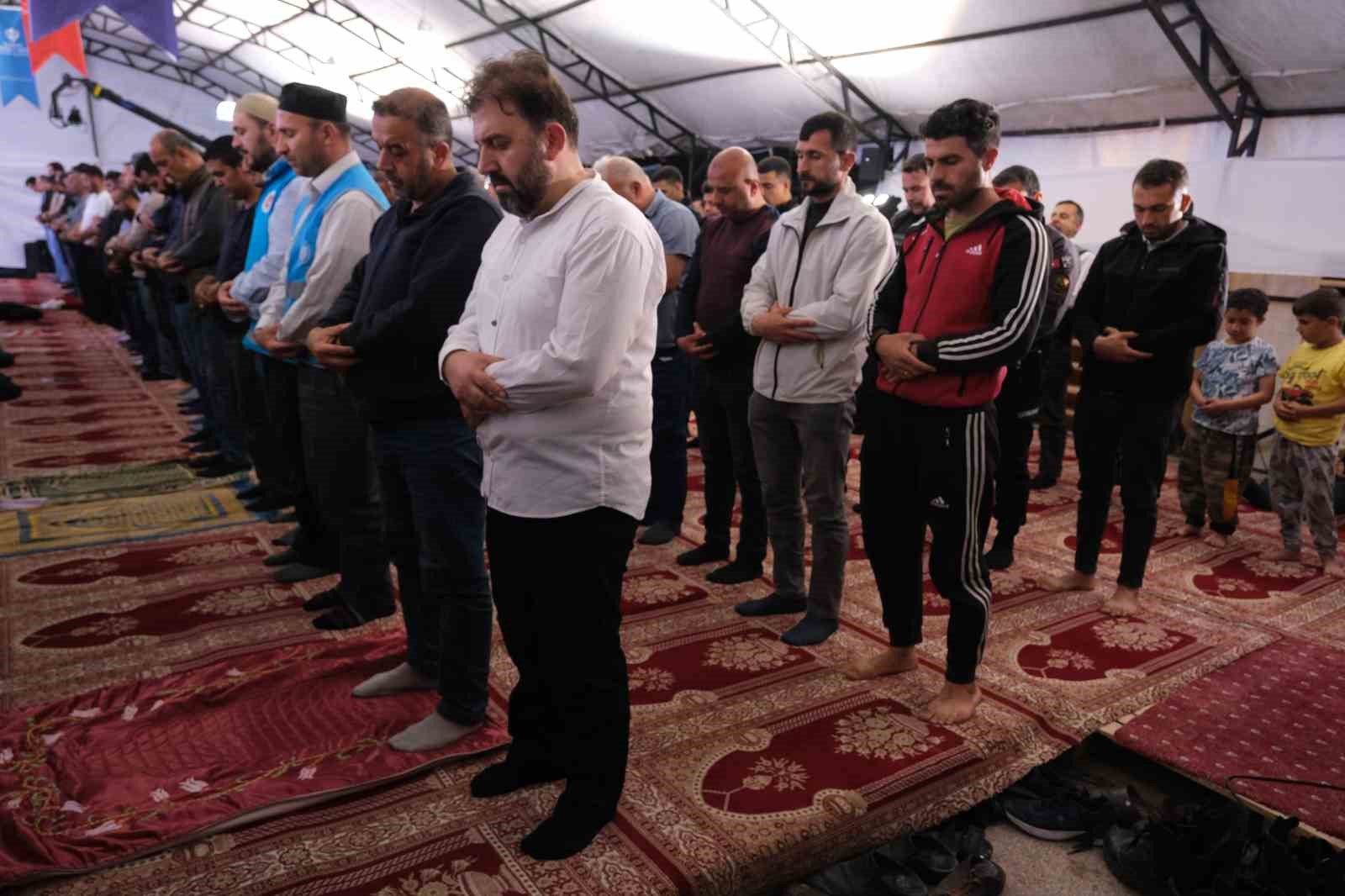 DEPREM BÖLGESİ HATAY’DA BURUK KADİR GECESİ