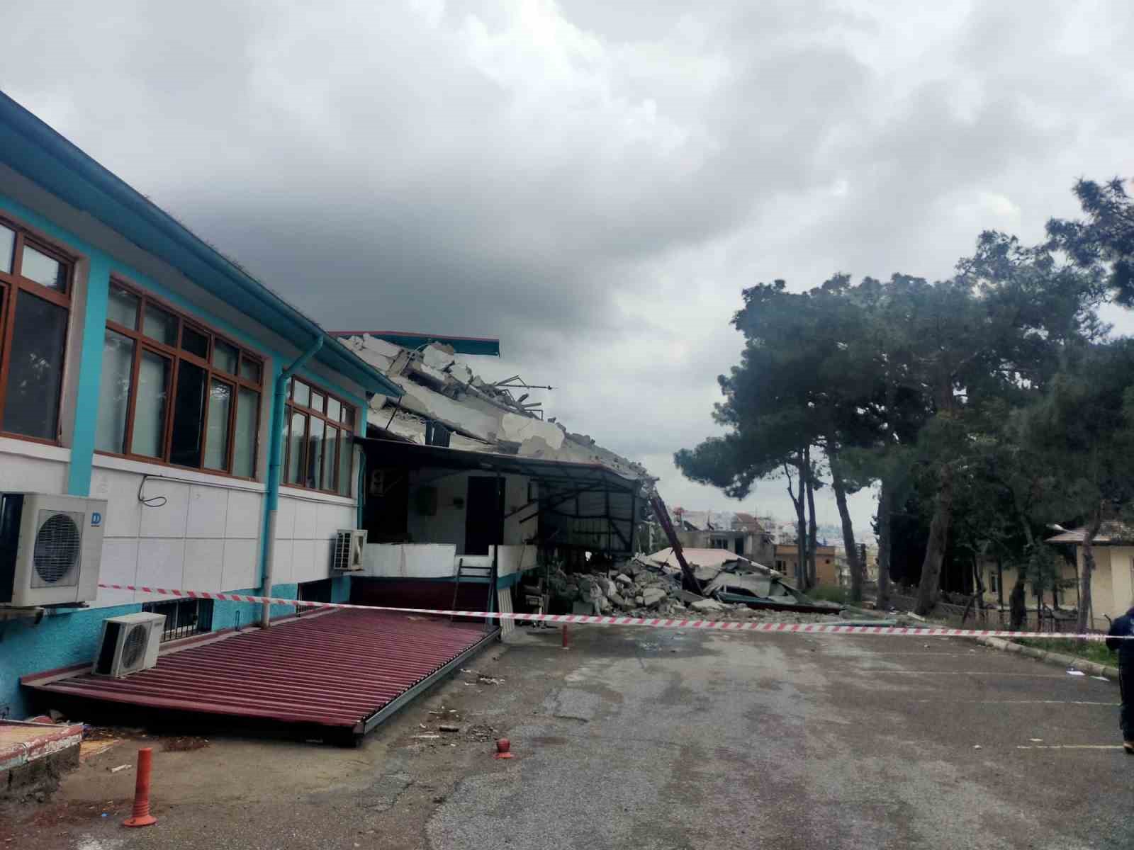 KAHRAMANMARAŞ'TA DEPREMDE HASAR ALDIĞI İÇİN BOŞALTILAN HALK SAĞLIĞI BİRİMİNE AİT