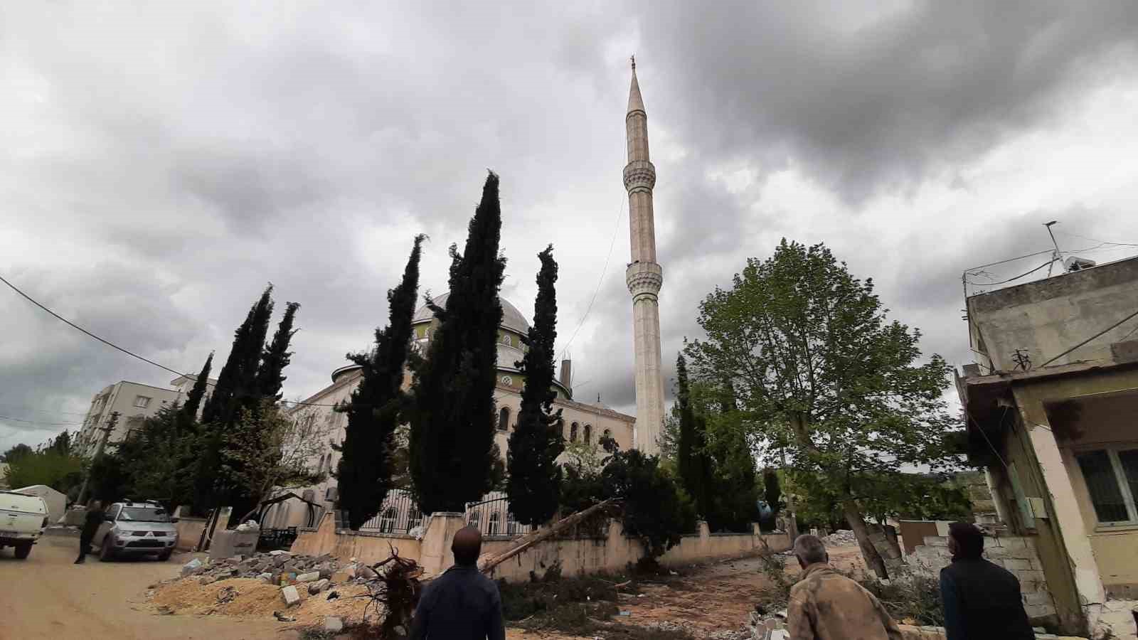 6 ŞUBAT DEPREMİNDE AĞIR HASAR GÖREN ADIYAMAN MALAZGİRT CAMİ MİNARESİNİN