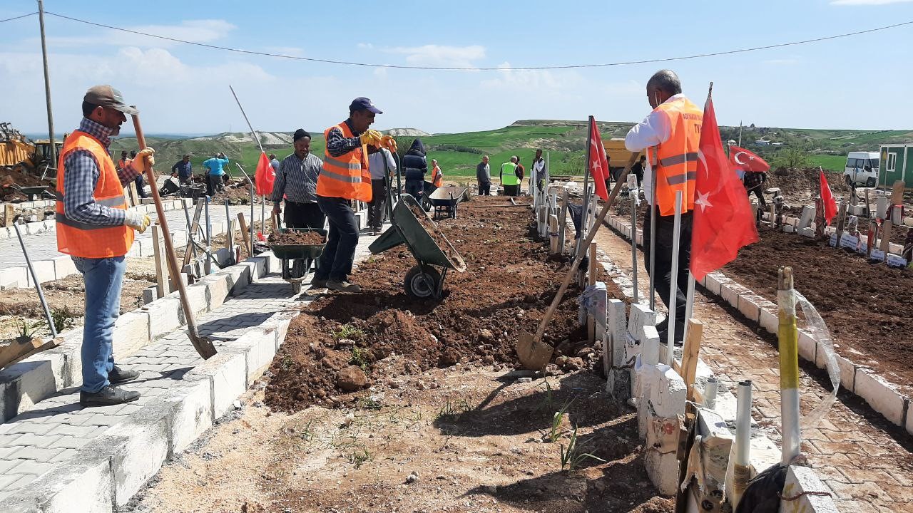 DEPREMDE 8 BİN 500’ÜN ÜZERİNDE KİŞİNİN HAYATINI KAYBETTİĞİ ADIYAMAN’DA, DEPREMZEDE