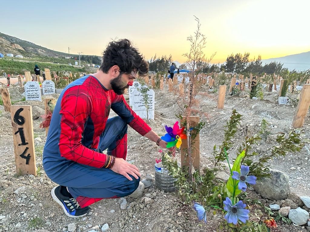 ADANA’DA FAALİYET GÖSTEREN BİR DERNEK, HATAY’DA DEPREMDE HAYATINI KAYBEDEN ÇOCUKLARIN