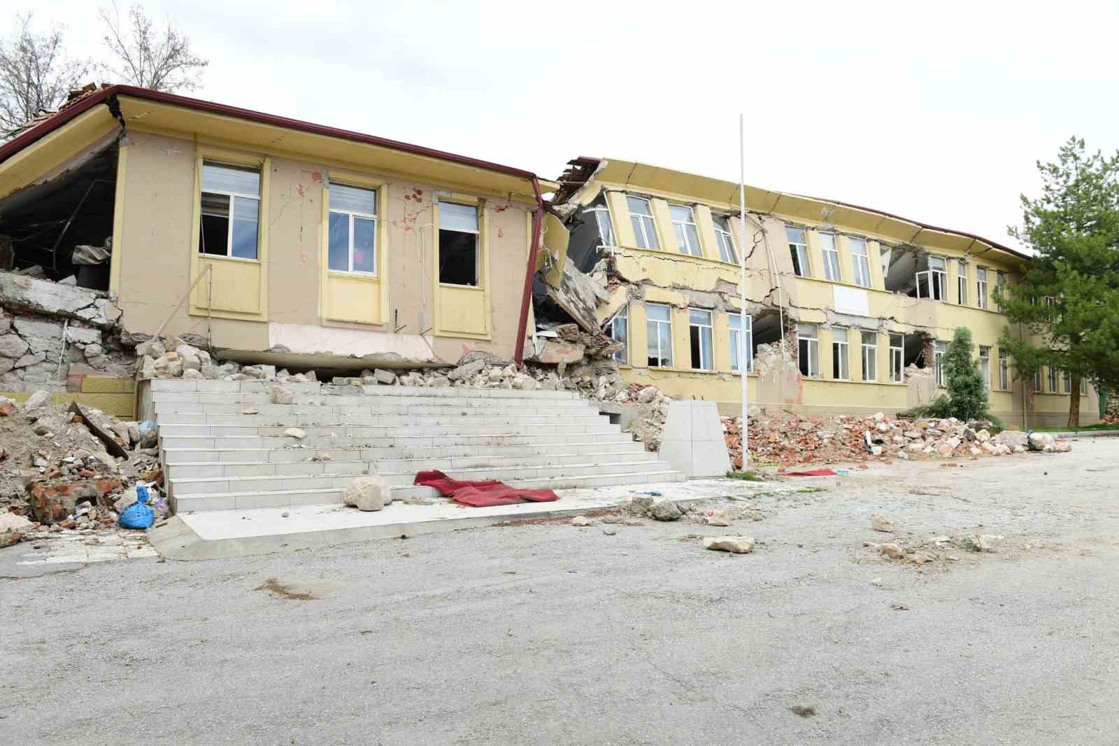YEŞİLYURT İLÇE MİLLİ EĞİTİM MÜDÜRLÜĞÜ BİNASI GELECEK NESİLLERE DEPREMİN YIKICI