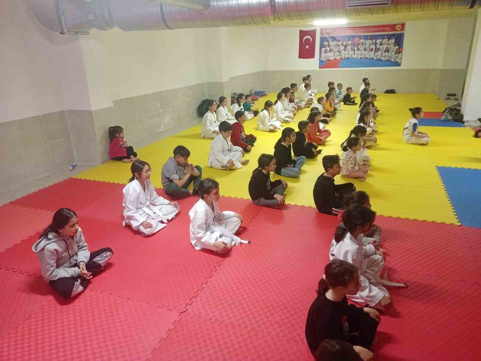 PERFORMANS SPOR KULÜBÜ, ÇOCUKLARA ÖZEL TAEKWONDO EĞİTİMİ VERİYOR