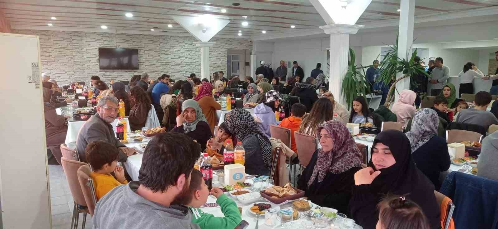 İLÇE MÜFTÜLÜĞÜ VE HAYIRSEVER VATANDAŞLAR TARAFINDAN, SUNGURLU'YA YERLEŞEN DEPREMZEDE AİLELERE