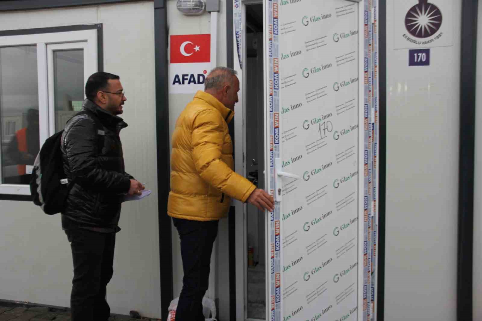 YIKICI DEPREMİN MEYDANA GELDİĞİ ADIYAMAN’DA, HAYIRSEVER İŞ ADAMLARI TARAFINDAN DEPREMZEDE
