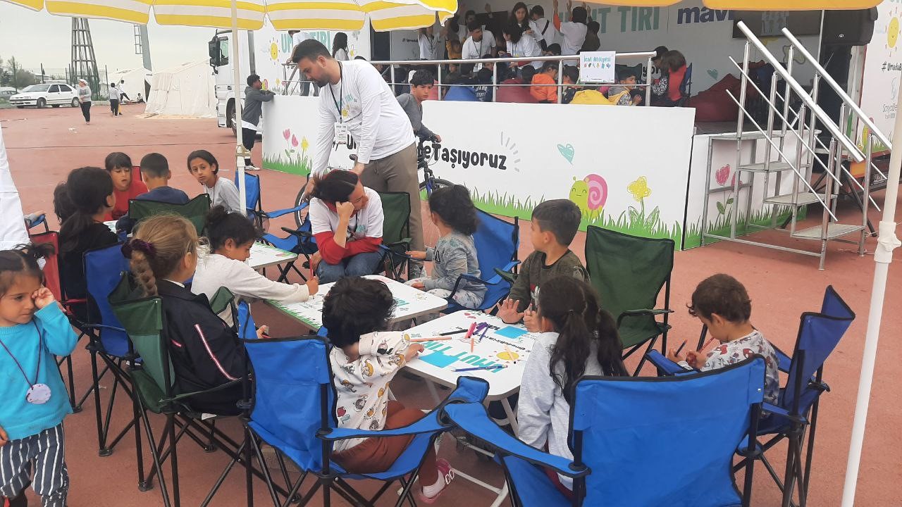 YIKICI DEPREMİN MEYDANA GELDİĞİ ADIYAMAN’DA, DEPREMZEDE ÇOCUKLARIN,  YÜZLERİ DÜZENLENEN