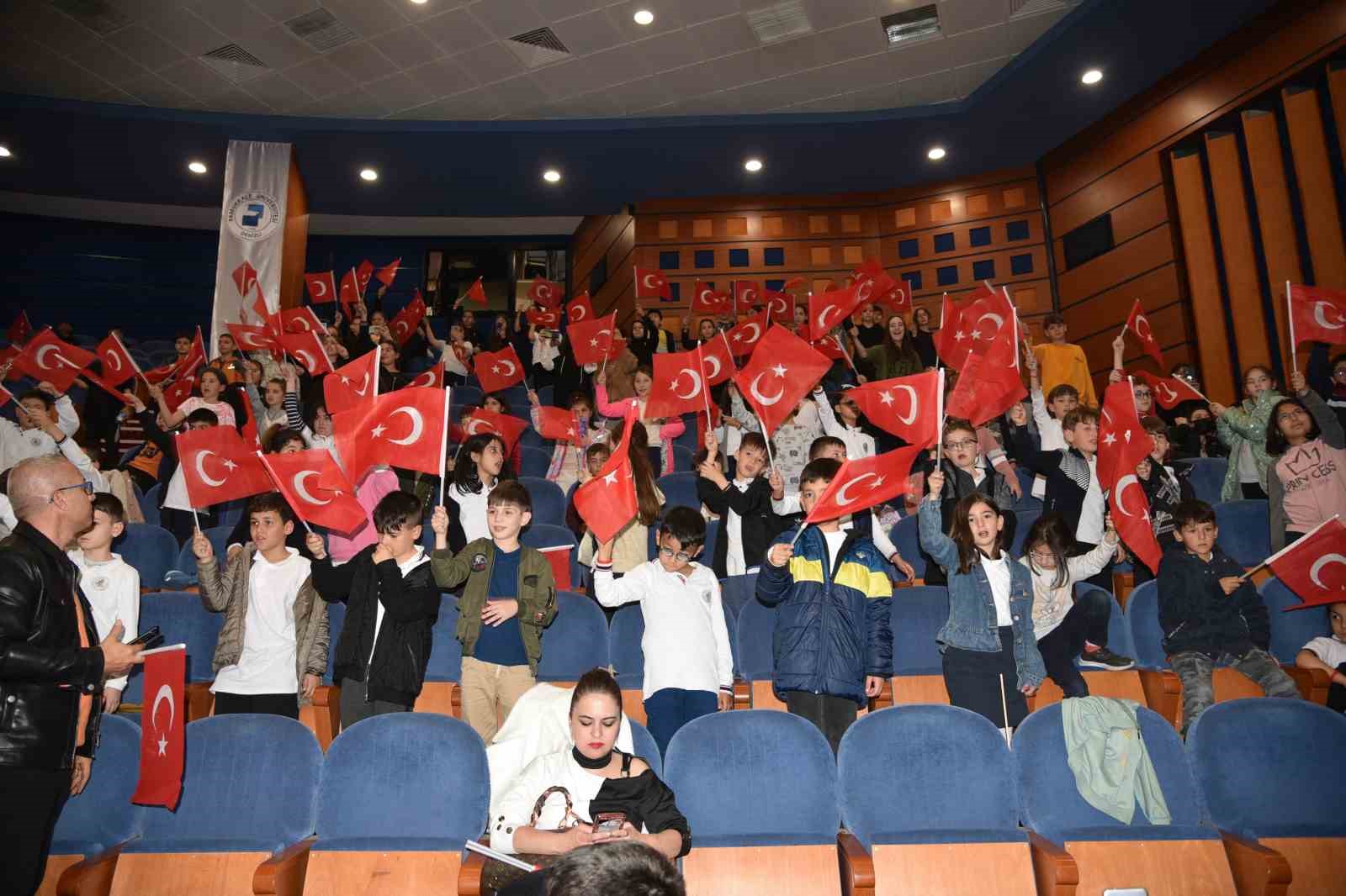 KAHRAMANMARAŞ'TA MEYDANA GELEN VE BÖLGEDEKİ PEK ÇOK İLİ ETKİLEYEN DEPREM