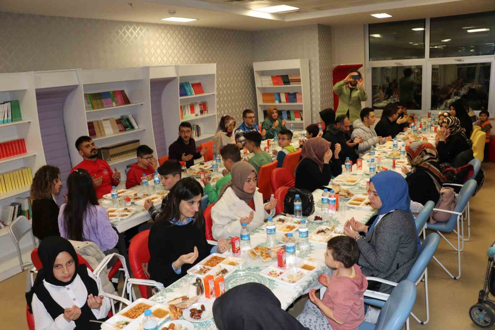 İHAVZA'DA YAŞAYAN DEPREMZEDE, YALNIZ YAŞAYAN YAŞLI, HUZUREVİ SAKİNLERİ İLE GENÇLİK