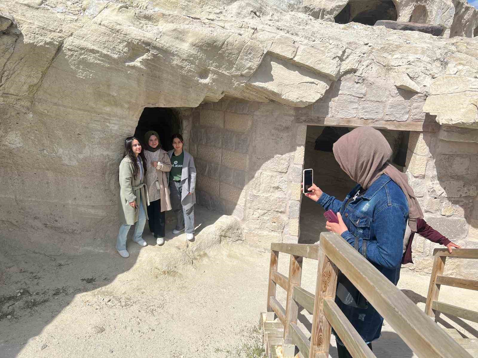NEVŞEHİR’DE Kİ YURTLARDA MİSAFİR EDİLEN DEPREMZEDELER KAPADOKYA BÖLGESİNİ GEZDİ.