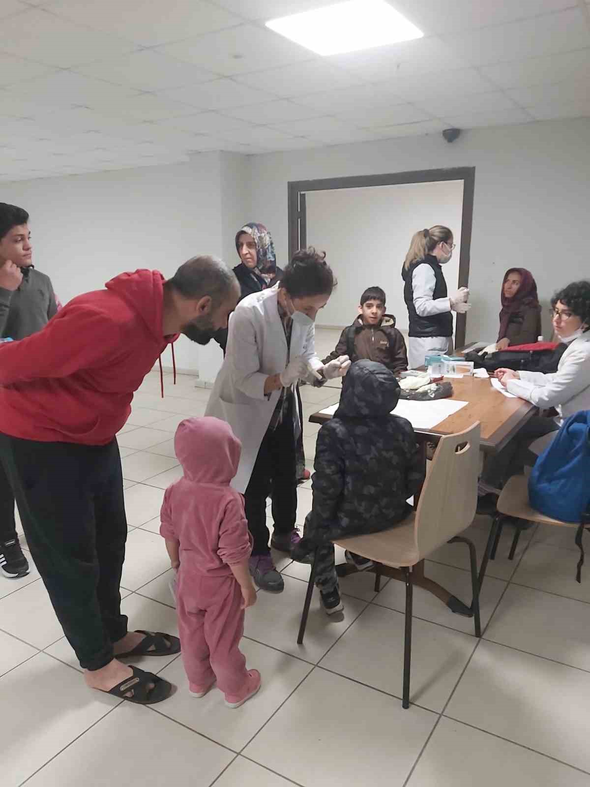 DÜZCE İL SAĞLIK MÜDÜRLÜĞÜ, DÜZCE’YE GELEN DEPREMZEDELERİ SAĞLIK TARAMASINDAN GEÇİRDİ.