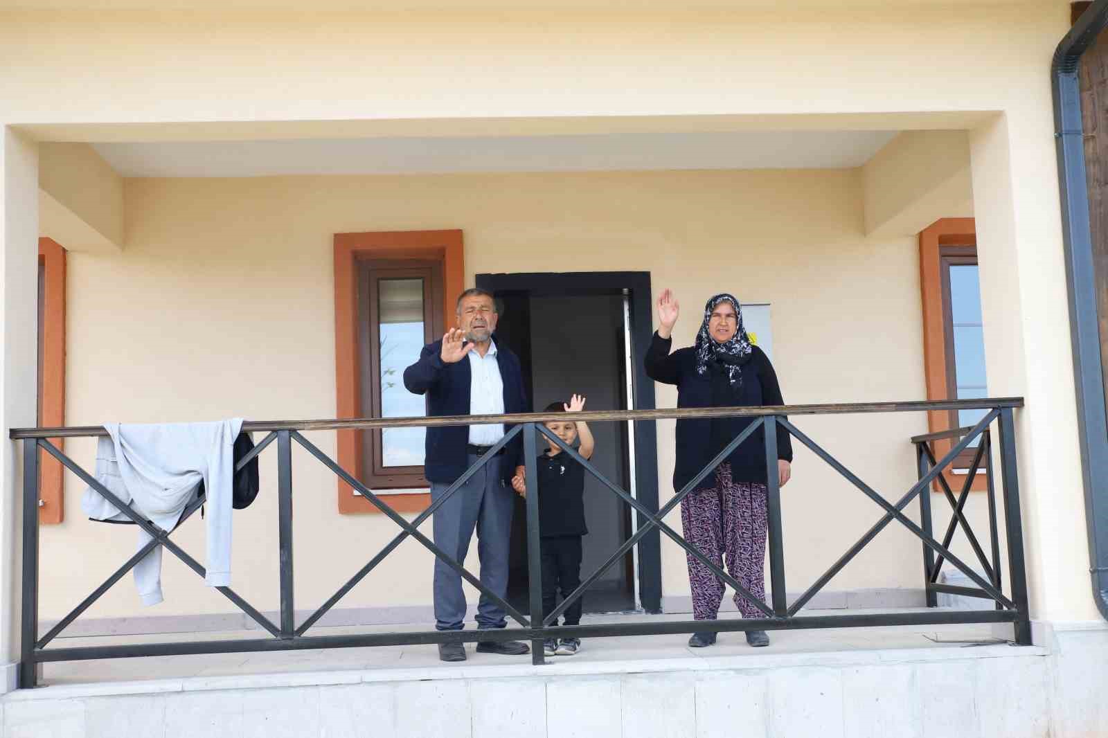 İSMAİL KOÇ VE AİLESİ