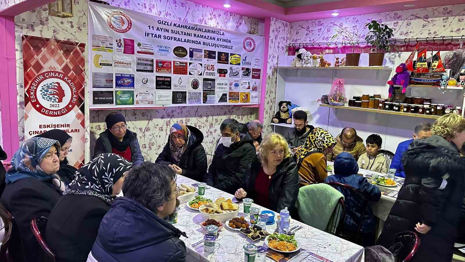 ESKİŞEHİR'DE FAALİYET GÖSTEREN BİR DERNEK, DEPREM BÖLGESİNDEN ESKİŞEHİR'E GELİP YERLEŞEN
