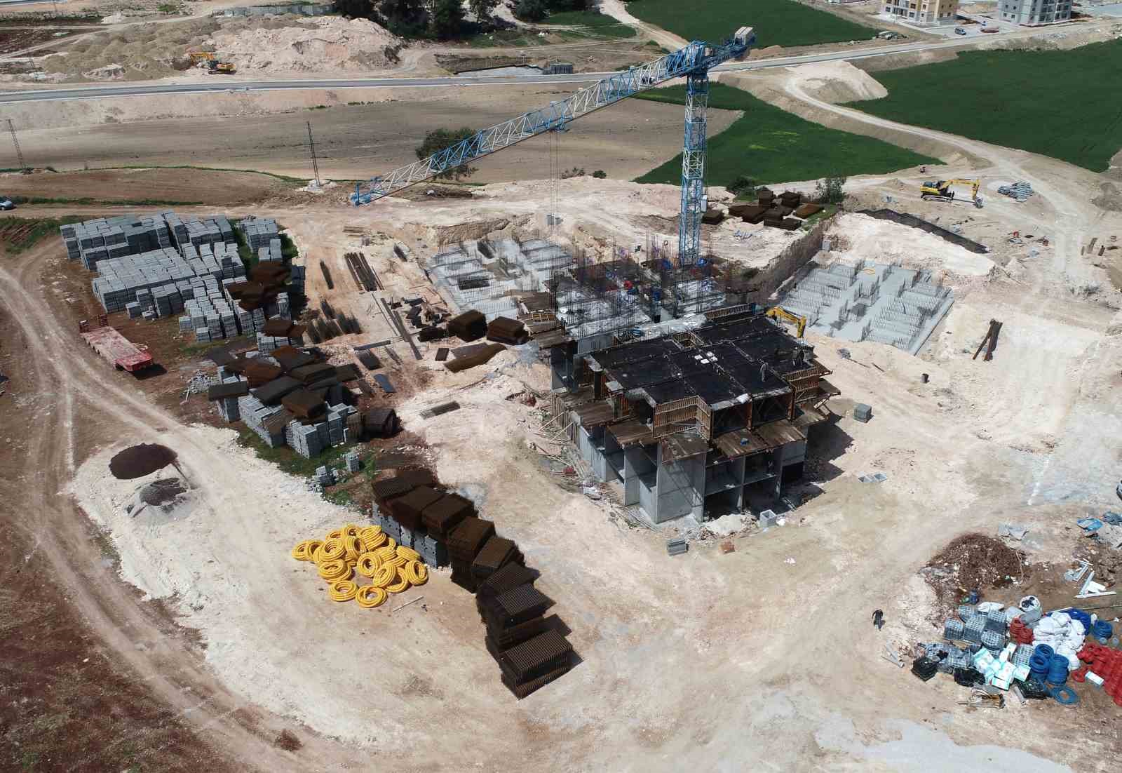 YAKLAŞIK 3 HAFTA ÖNCE ÇALIŞMALARIN BAŞLADIĞI MERKEZ SARIÇAM İLÇESİNE BAĞLI