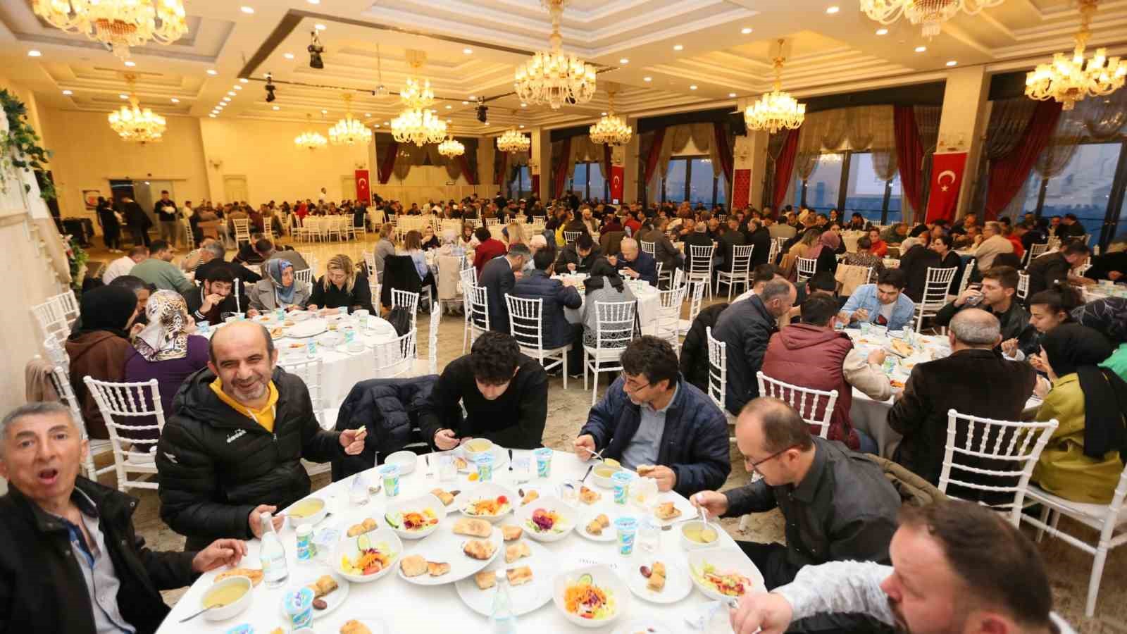 DERİNCE BELEDİYESİ PERSONELLERİ İFTAR PROGRAMINDA BİR ARAYA GELDİ. BELEDİYE BAŞKANI