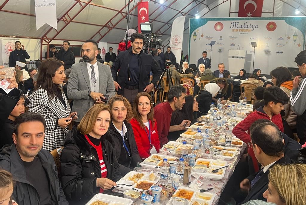 DEPREM FELAKETİNDEN ETKİLENEN MALATYA’DAKİ VATANDAŞLAR İÇİN DE İMKÂNLARINI SEFERBER EDEN