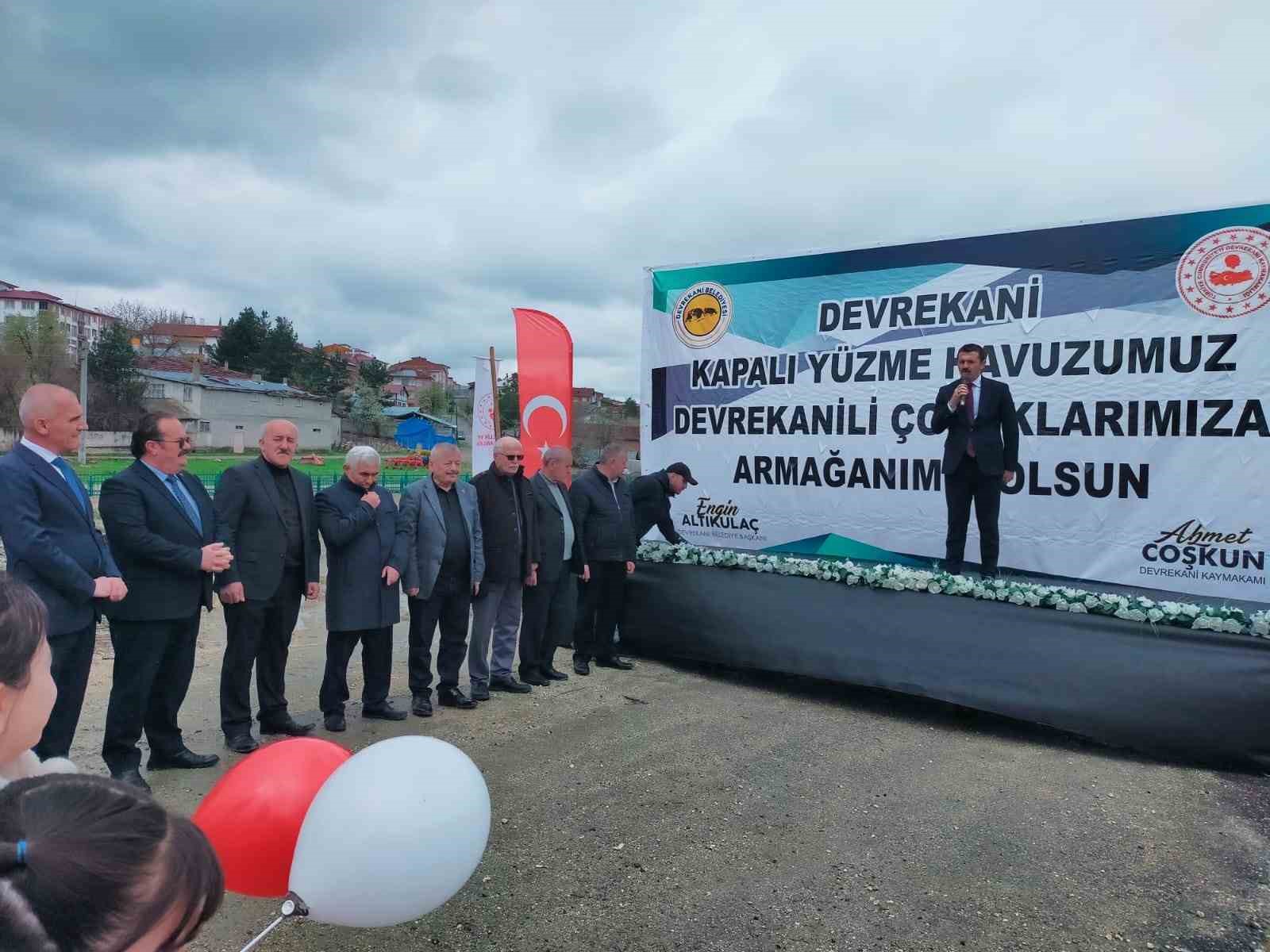 KASTAMONU’NUN DEVREKANİ İLÇESİNDE KAPALI YÜZME HAVUZUNUN TEMELİ TÖRENLE ATILDI.