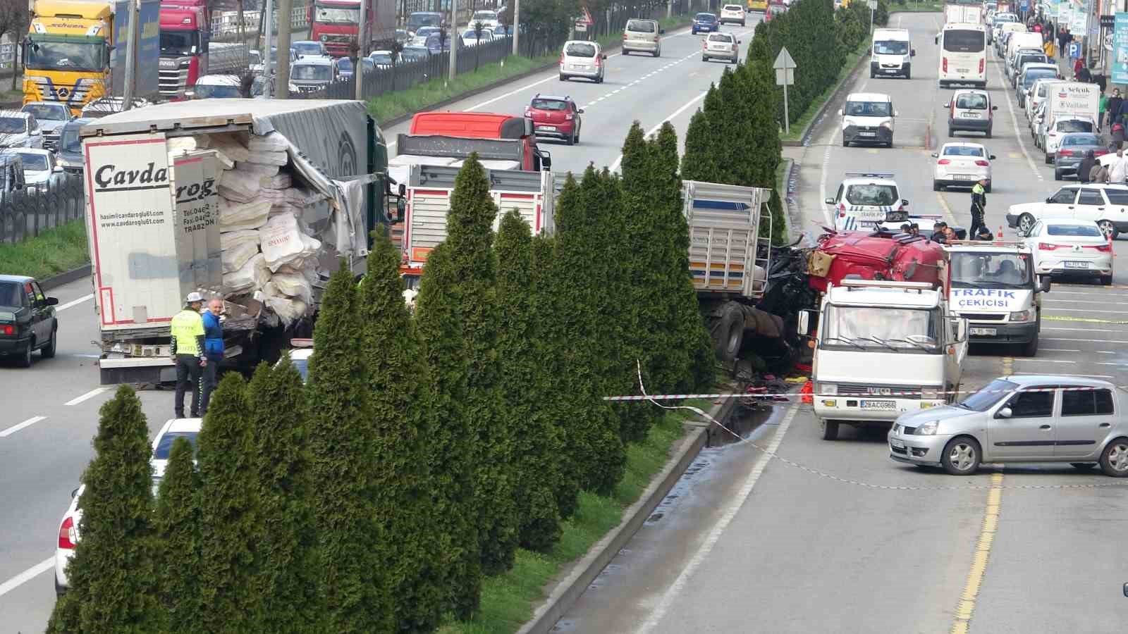 GİRESUN’DA KARADENİZ SAHİLYOLU KUMYALI MEVKİİNDE MEYDANA GELEN TRAFİK KAZASINDA, KONTROLDEN
