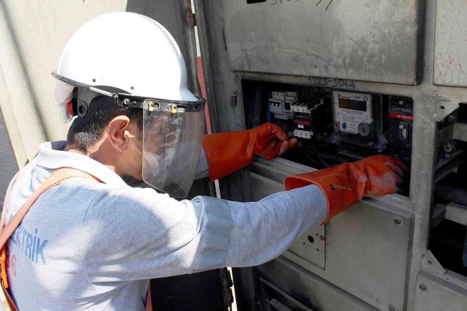 DİCLE ELEKTRİK MARDİN İL MÜDÜRLÜĞÜ EKİPLERİ, KIZILTEPE İLÇESİNDE ZARAR GÖREN
