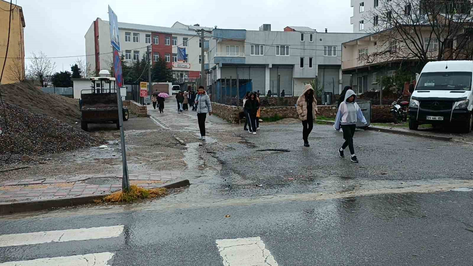 DİYARBAKIR’IN DİCLE İLÇESİNDE SAĞANAK YAĞIŞ ETKİLİ OLDU.