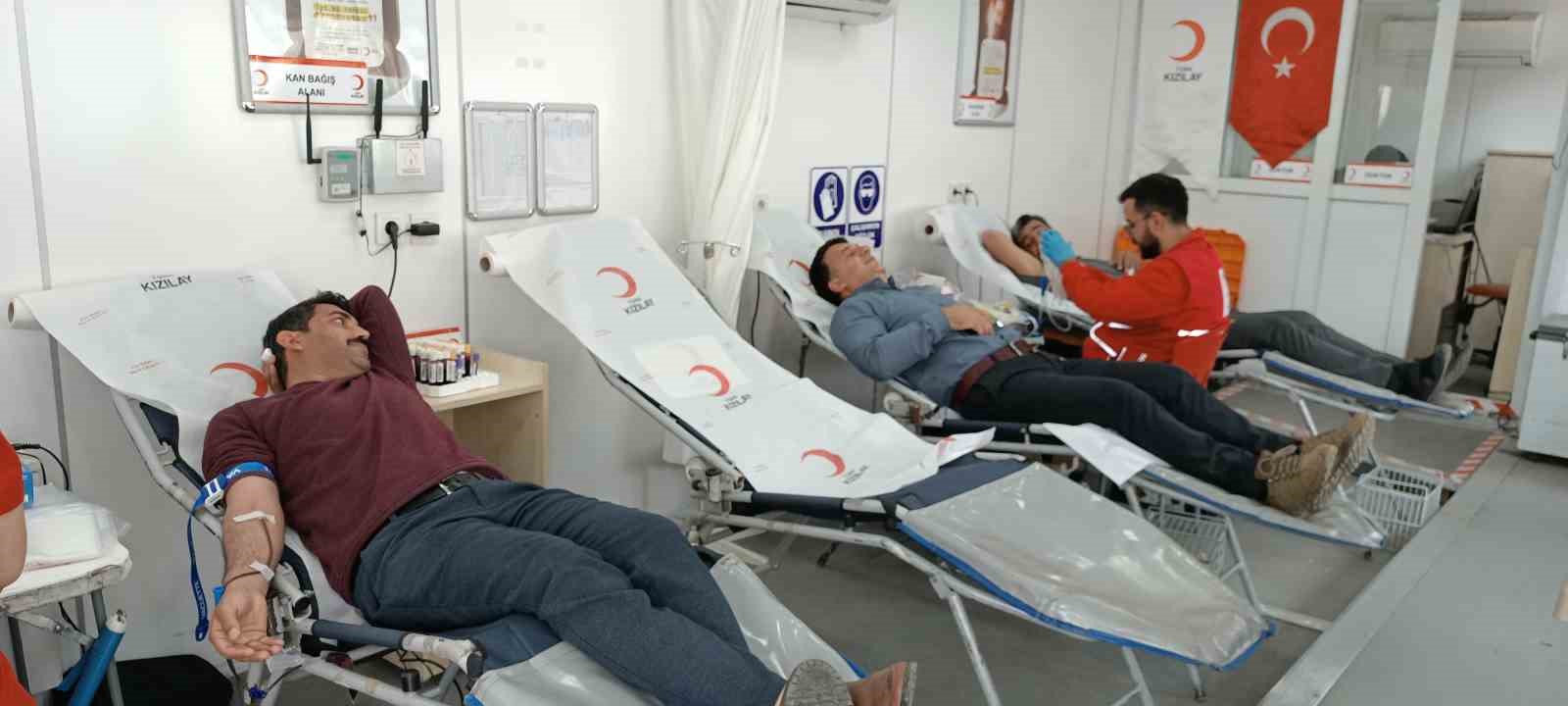 TÜRK KIZILAY'I DİYARBAKIR KAN BAĞIŞ MERKEZİ TARAFINDAN DİCLE İLÇESİNDE KAN