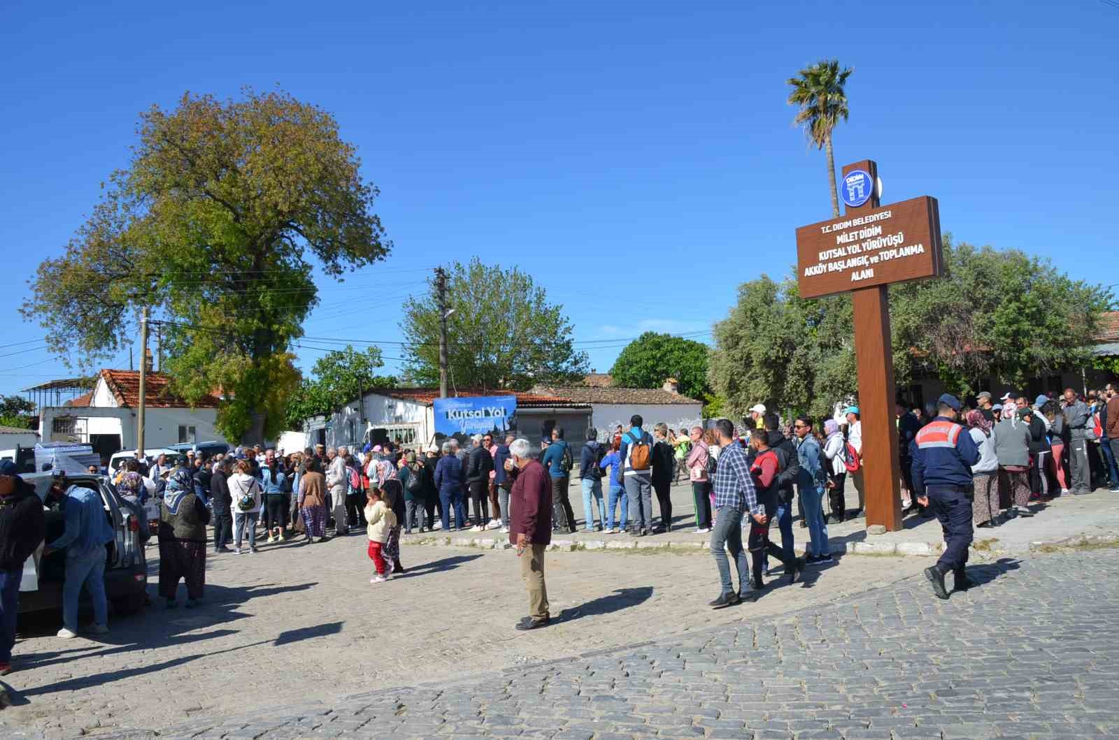 DİDİM VEGFEST’TE GELENEKSEL KUTSAL YOL YÜRÜYÜŞÜ GERÇEKLEŞTİRİLDİ