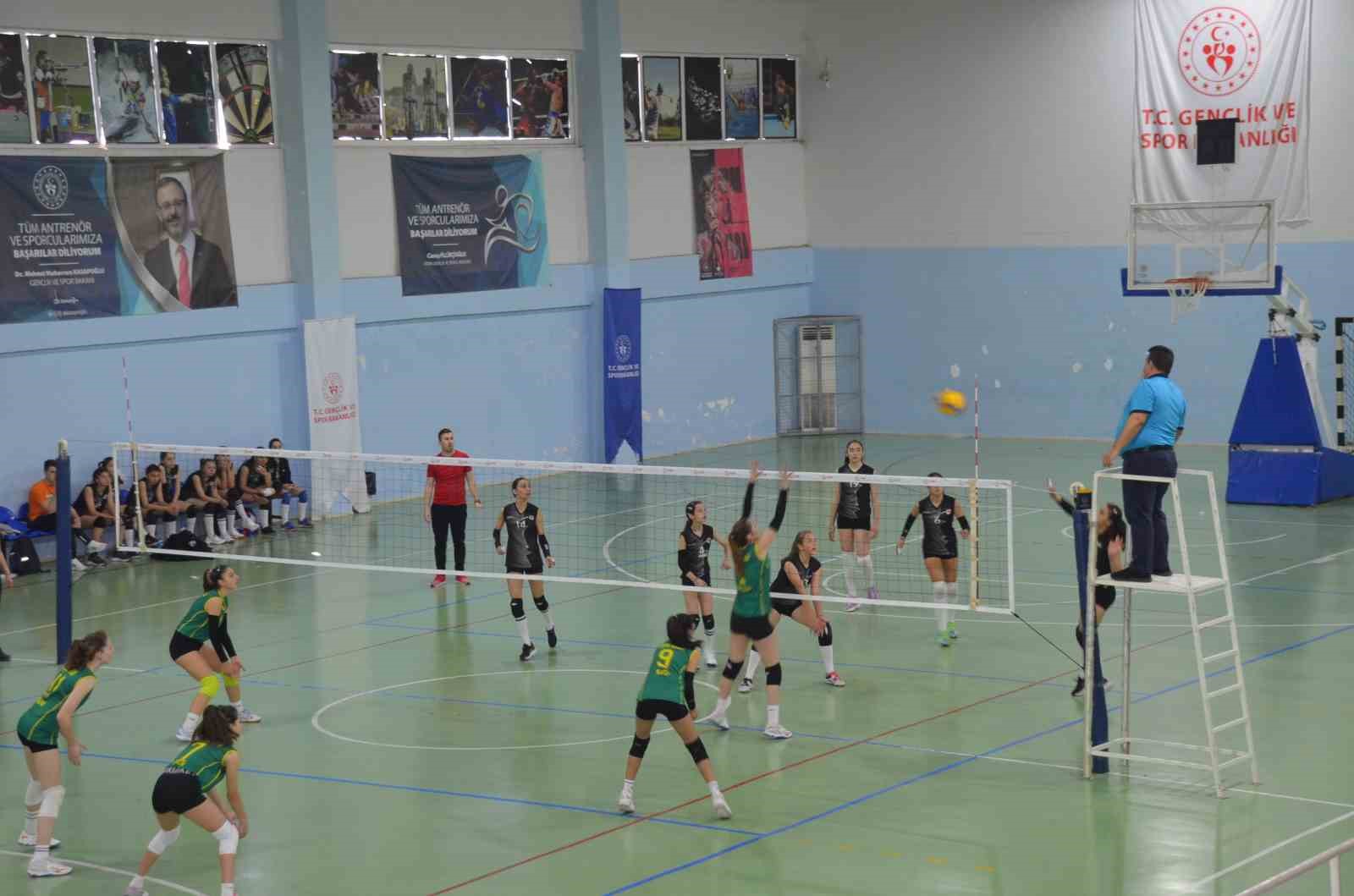 DİDİM’DE MİDİ KIZLAR VOLEYBOL MÜSABAKALARINDA İLK İKİ BELİRLENDİ