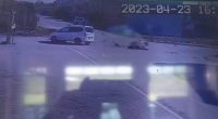 BALIKESİR'DE DİKKATSİZ DAVRANAN SÜRÜCÜLER BOMBOŞ KAVŞAKTA ÇARPIŞTI. KAZA ANLARI GÜVENLİK