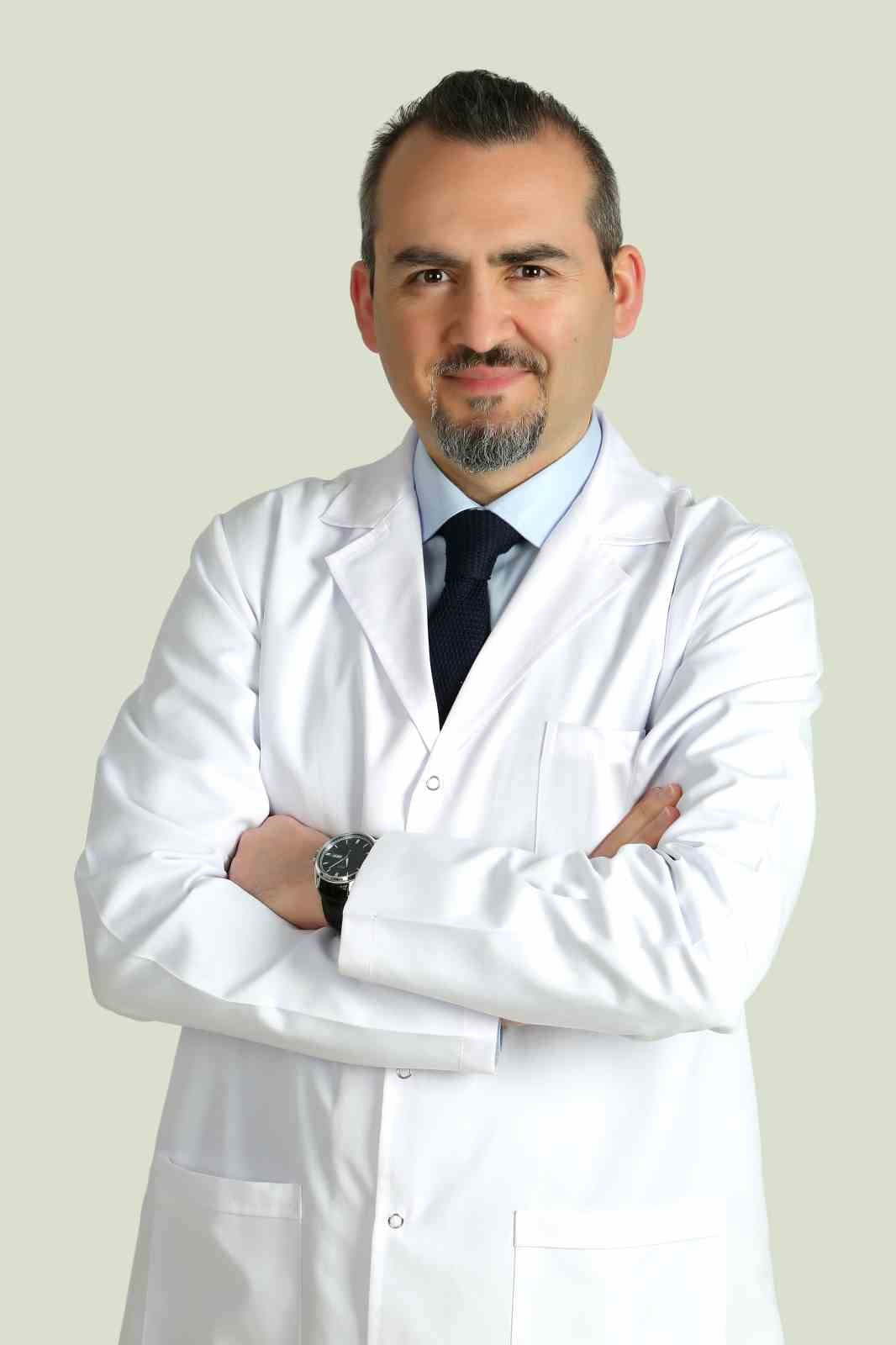 DAHİLİYE UZMANI DR. ALİ NİZAMOĞLU, "BAYRAMDA AZ MİKTARDA VE SIK
