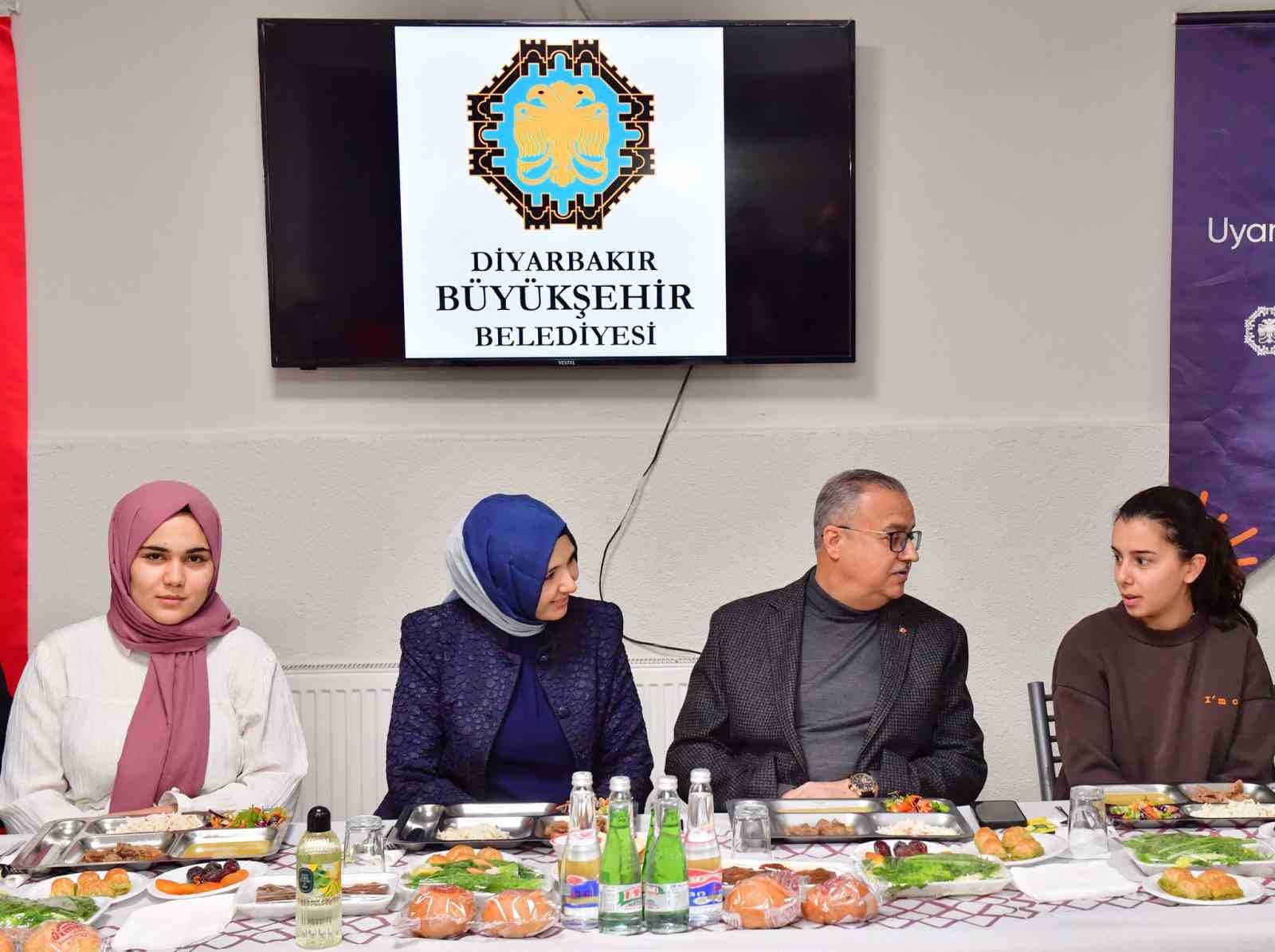 DİYARBAKIR VALİSİ VE BÜYÜKŞEHİR BELEDİYESİ BAŞKANVEKİLİ ALİ İHSAN SU VE
