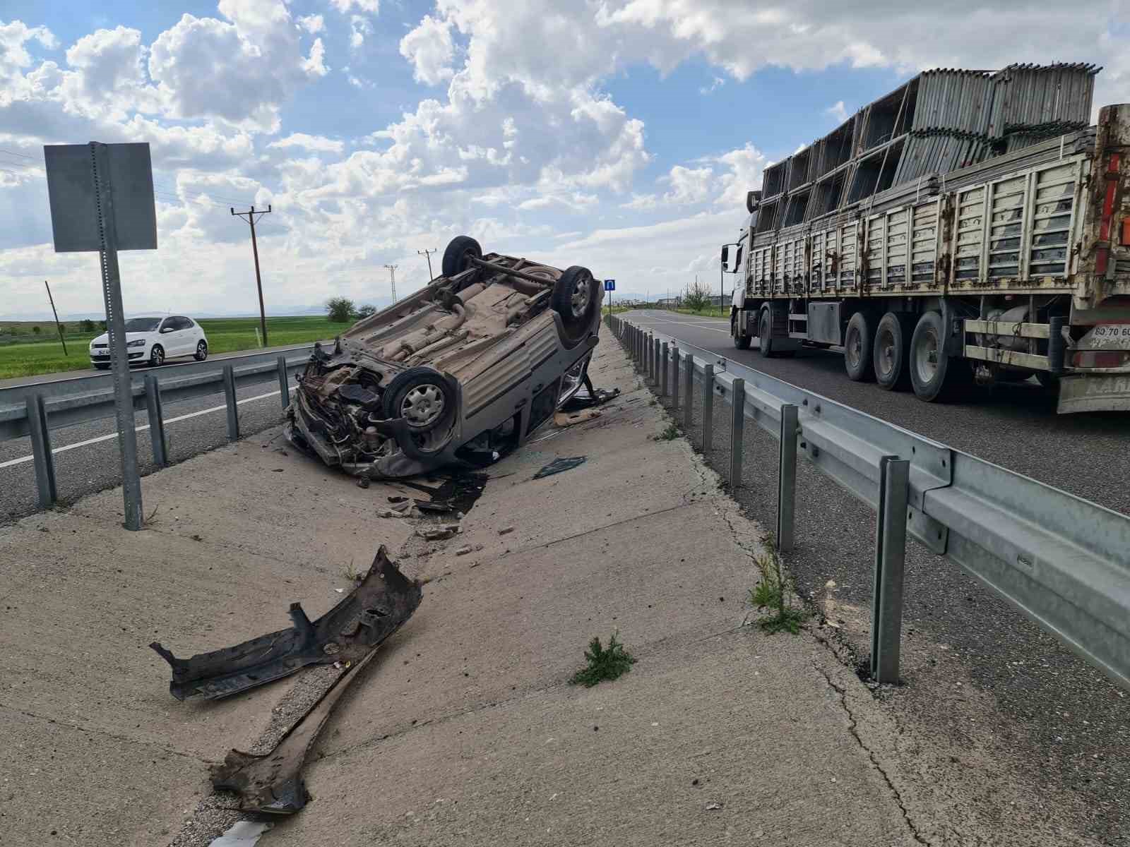 DİYARBAKIR-ERGANİ KARAYOLUNDA MEYDANA GELEN TRAFİK KAZASINDA 1 KİŞİ YARALANDI.