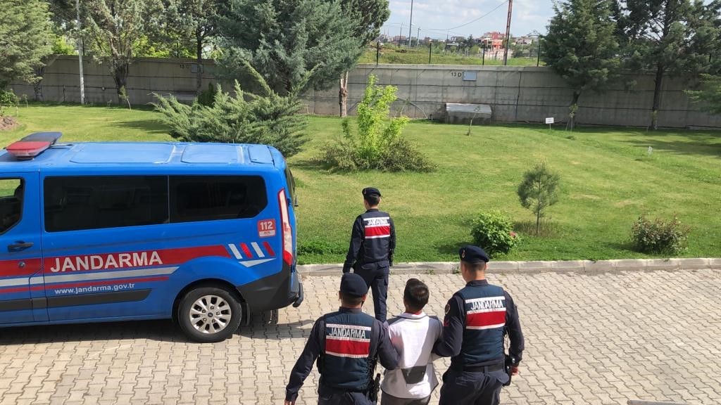 DİYARBAKIR’DA HAKKINDA KESİNLEŞMİŞ HAPİS CEZASI BULUNAN 7 FİRARİ HÜKÜMLÜ YAKALANARAK