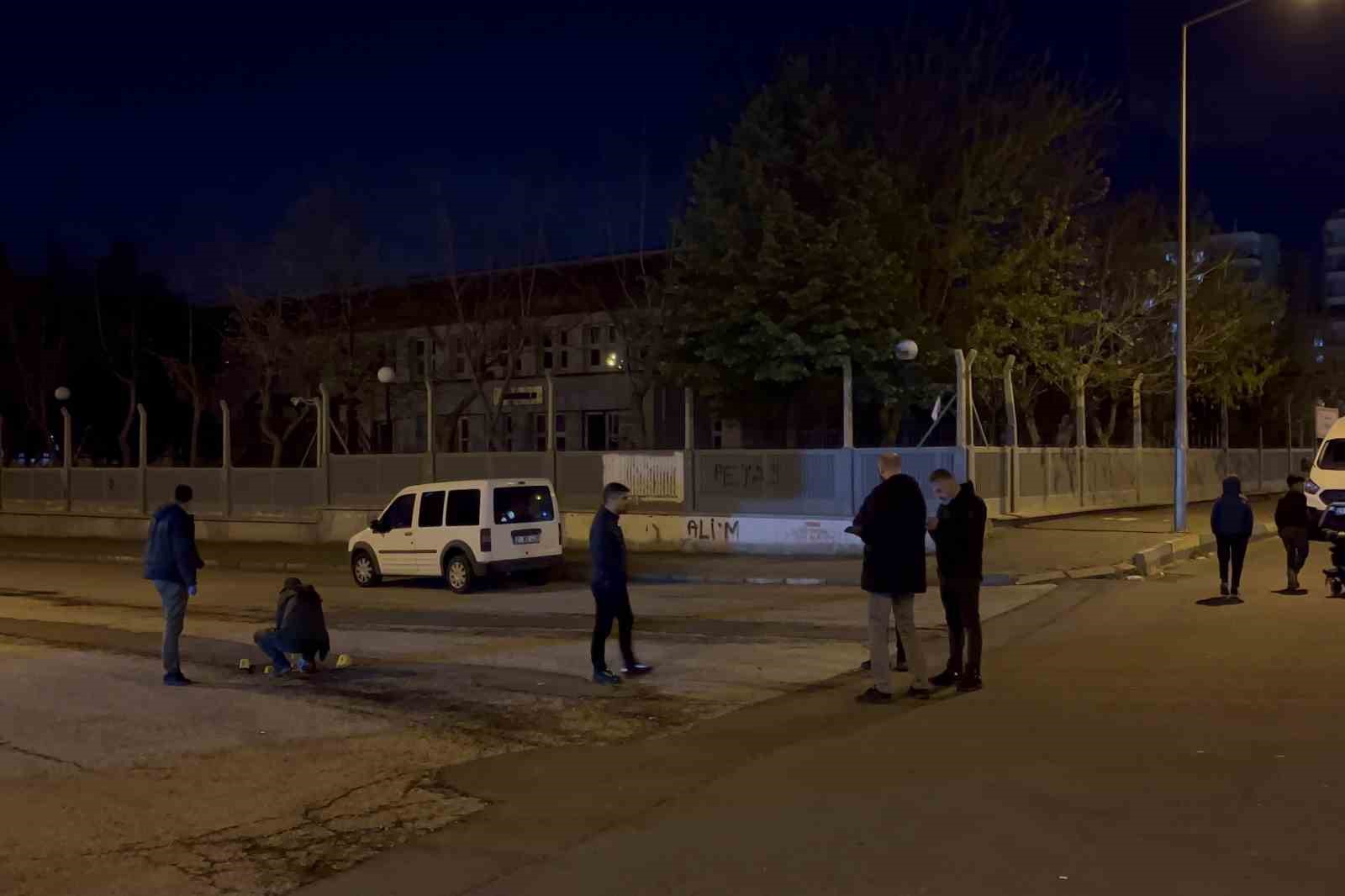 DİYARBAKIR'IN KAYAPINAR İLÇESİNDE ÇIKAN SİLAHLI KAVGADA 1 KİŞİ YARALANDI.