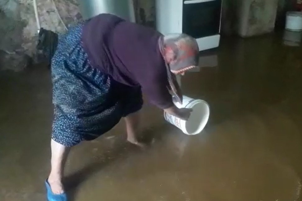 DİYARBAKIR’IN YENİŞEHİR İLÇESİNDE ETKİLİ OLAN YAĞIŞ SONRASI ÜÇKUYU MAHALLESİ’NDEKİ BAZI