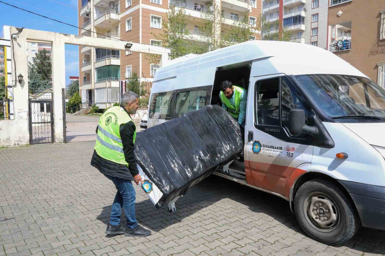 DİYARBAKIR BÜYÜKŞEHİR BELEDİYESİ, EVDE SAĞLIK HİZMETİ ALAN YATALAK HASTALARIN BAKIMLARININ