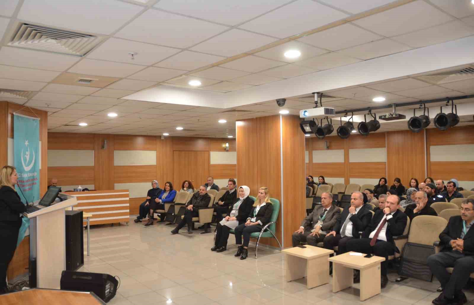 DOKTORLAR HASTALARINA EĞİTİM VERDİ
