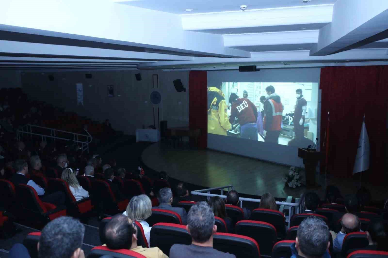DOKUZ EYLÜL ÜNİVERSİTESİ (DEÜ), TÜRKİYE’Yİ YASA BOĞAN KAHRAMANMARAŞ MERKEZLİ DEPREMLERİN