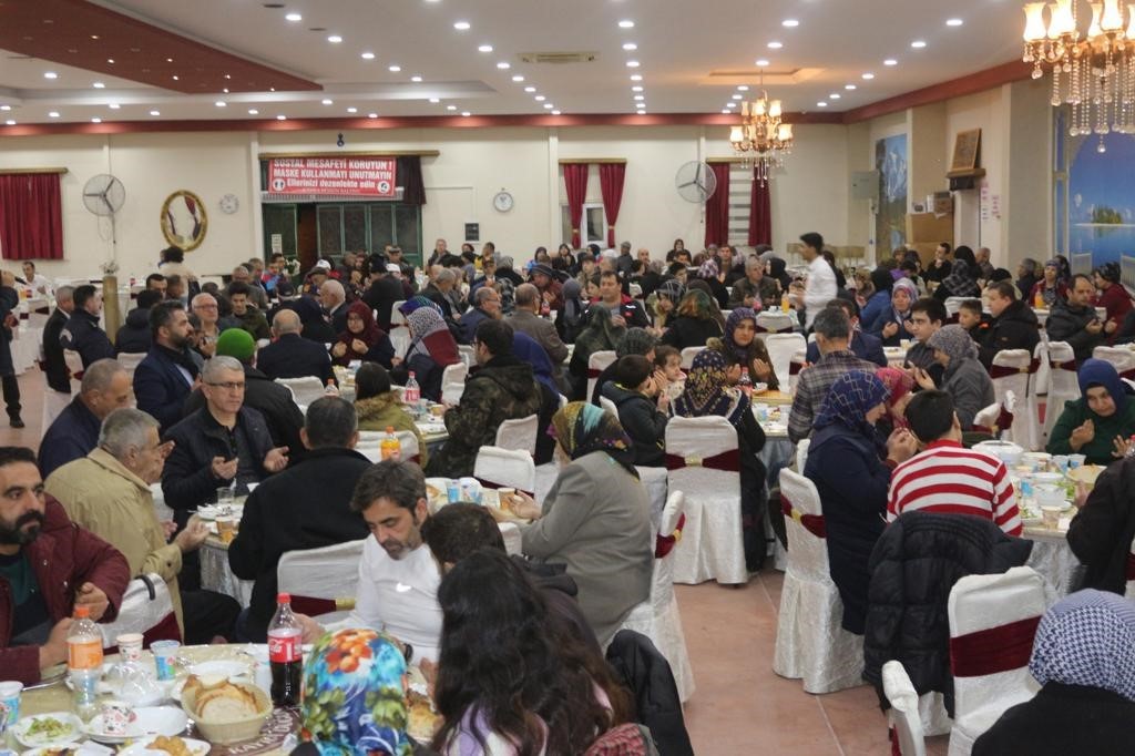 DOMANİÇ’TE BİRLİK BERABERLİK İFTARI