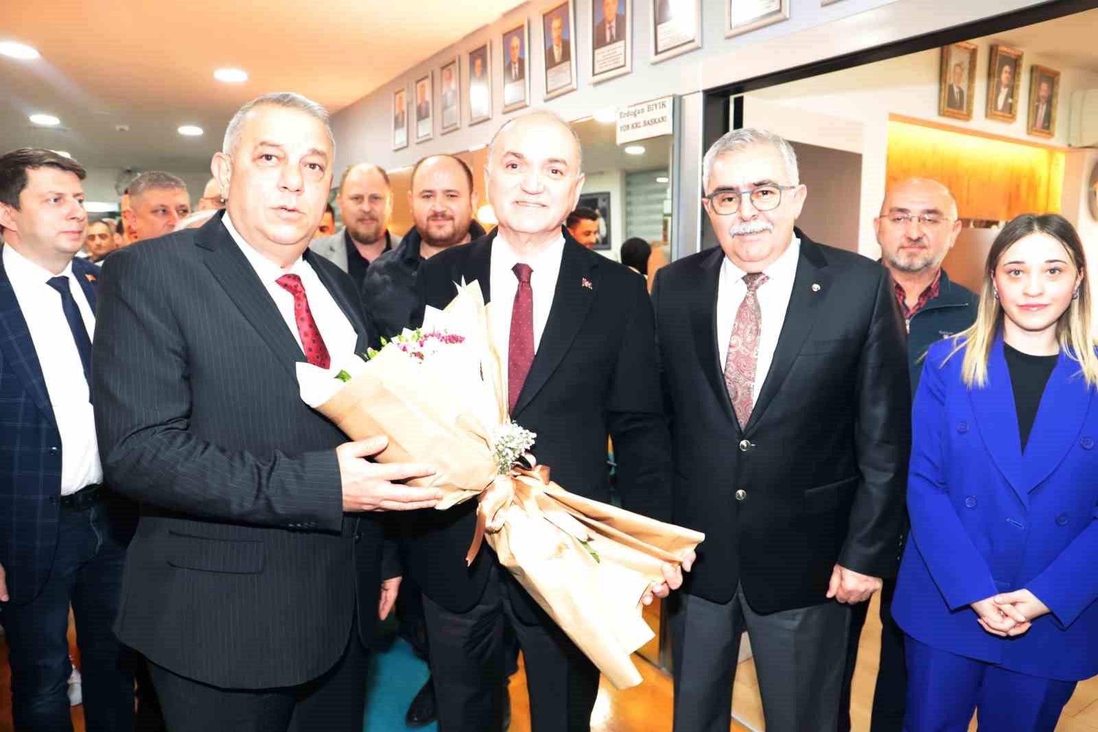DÜZCE BELEDİYE BAŞKANI DR. FARUK ÖZLÜ, DTSO YÖNETİM KURULU VE