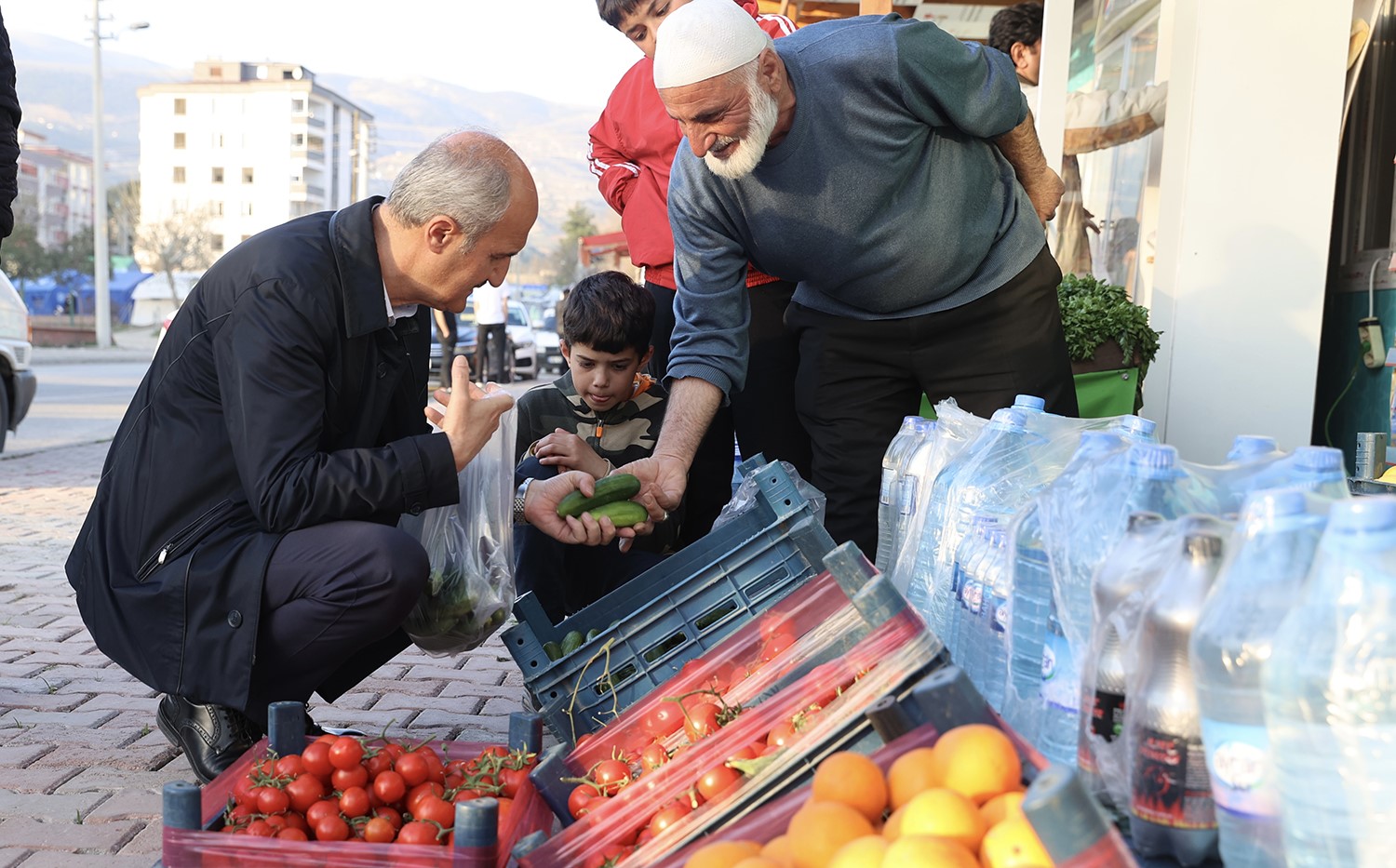 DULKADİROĞLU BELEDİYE BAŞKANI NECATİ OKAY, “VATANDAŞLARIMIZ KONTEYNER ÇARŞILARDA ALIŞVERİŞLERİNİ RAHAT