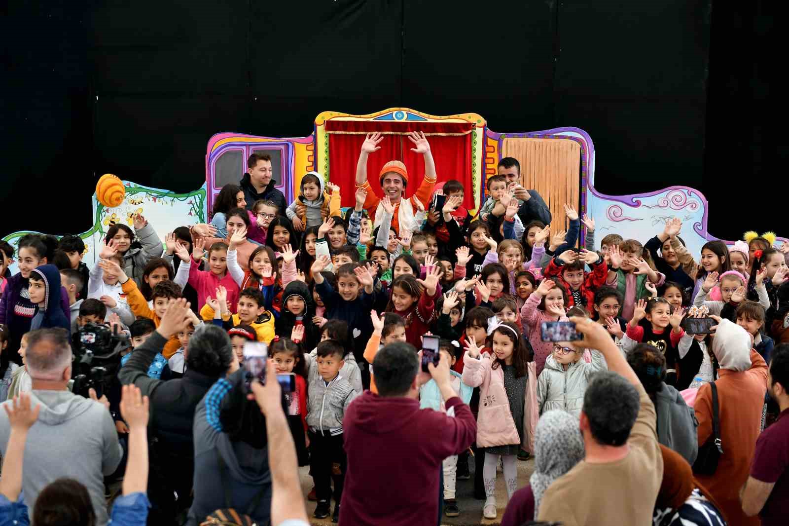 MERSİN BÜYÜKŞEHİR BELEDİYESİ ŞEHİR TİYATROSU, 'ÇOCUK HAFTASI' DOLAYISIYLA 'DÜNYANIN ESKİ